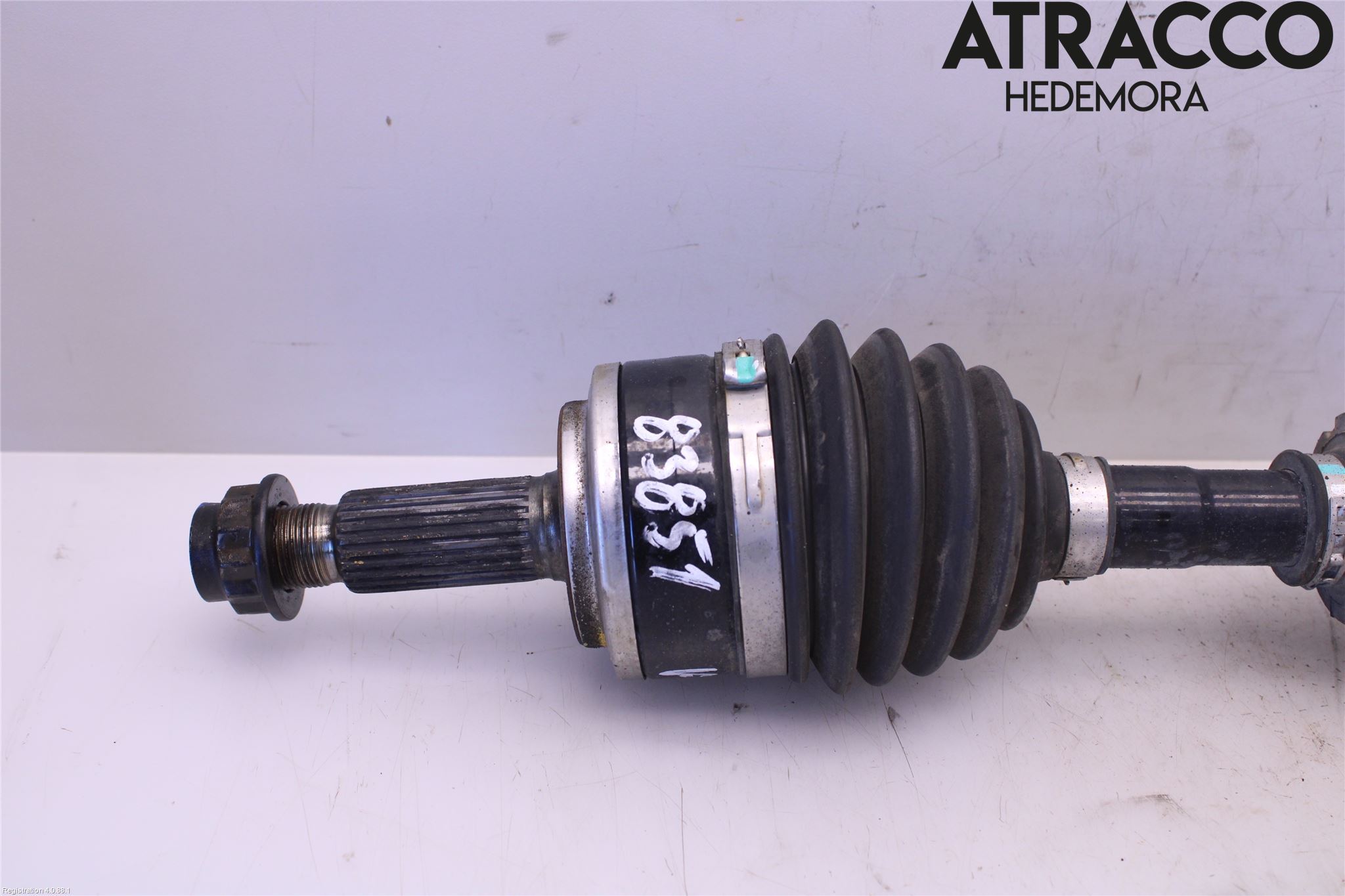 Toyota C-HR 16-23 Drivaxel Fram Vänster