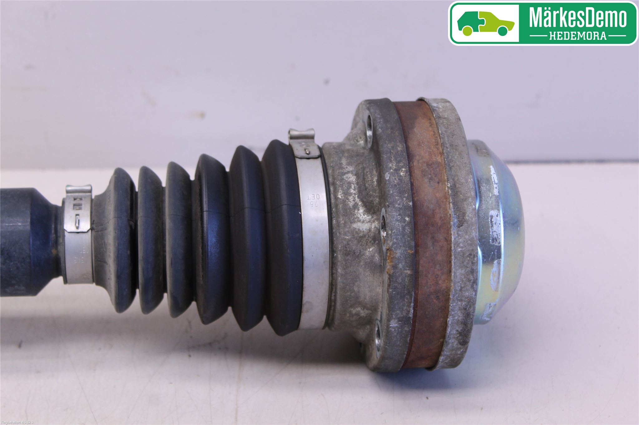 Volkswagen VW CADDY 11-15 Drivaxel Fram Höger