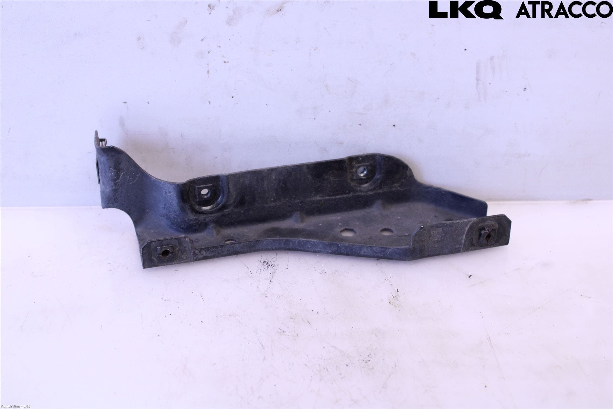 Audi 80/S2 92-95 Skärmfäste Fram Vä