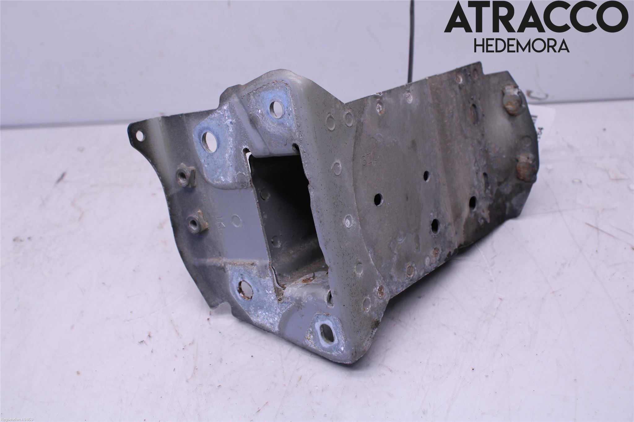 Nissan PULSAR Stötfångarbärjärn Fram