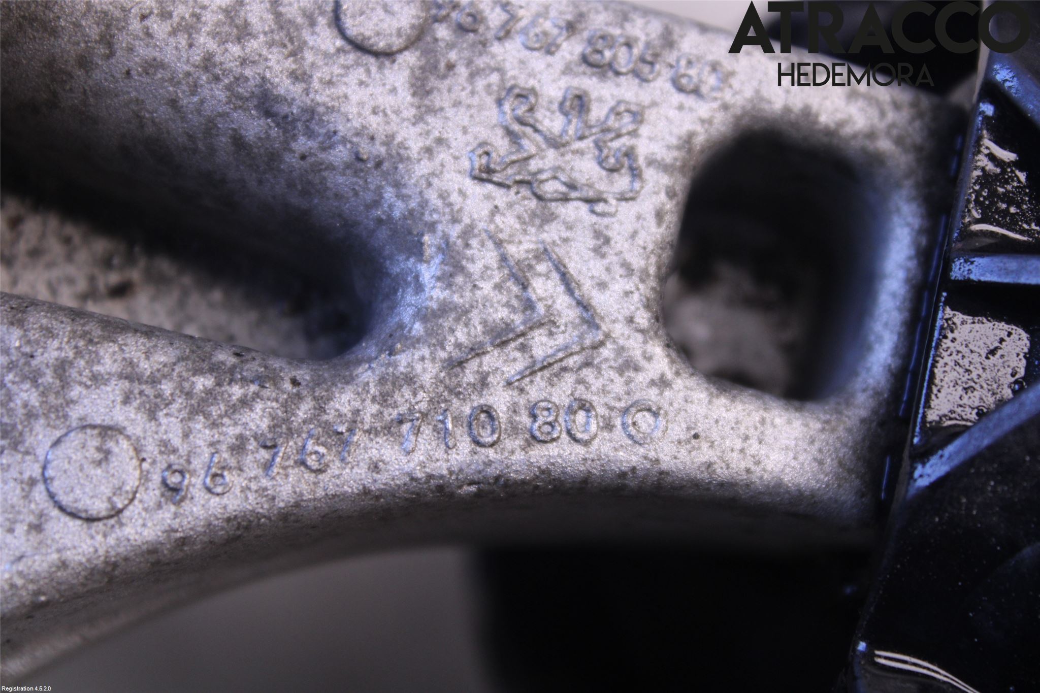 Peugeot 2008 13-20 Motorfäste