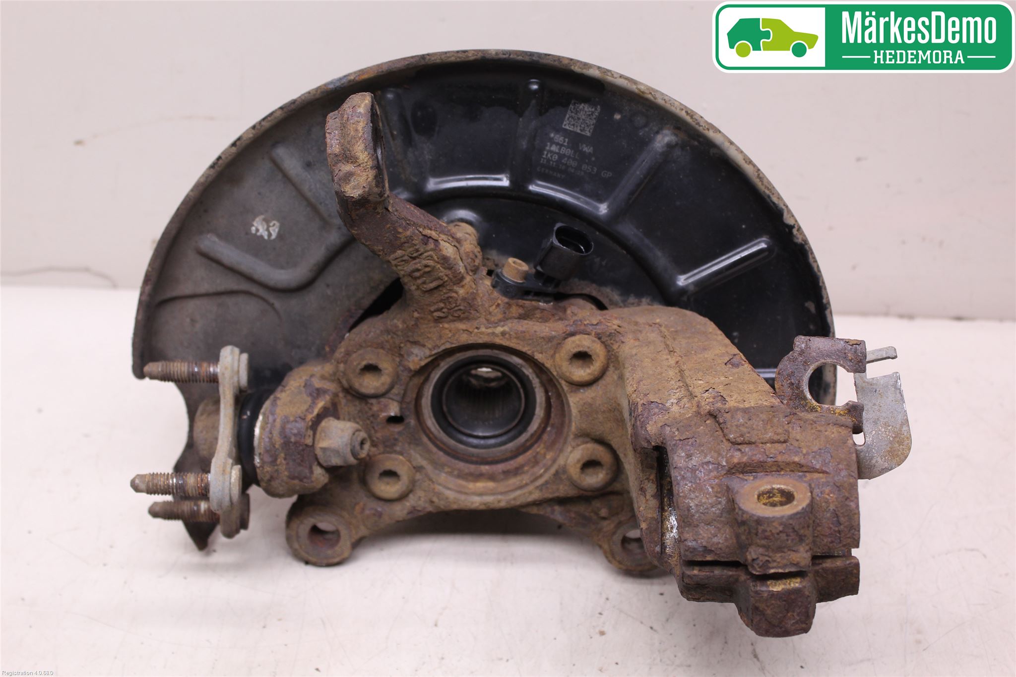 Volkswagen VW CADDY 11-15 Styrspindel Lagerhus Vä