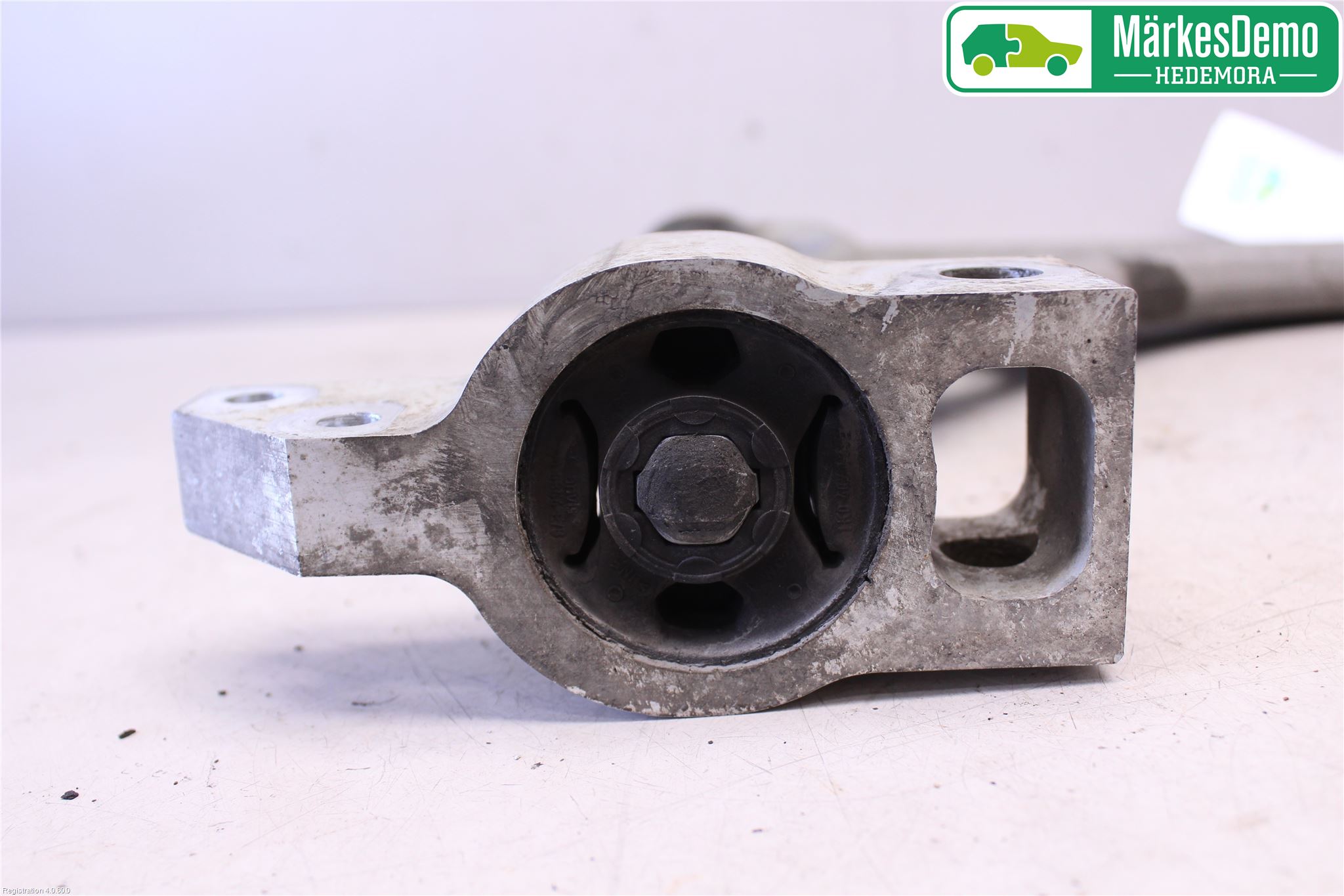 Volkswagen VW TIGUAN 07-16 Bärarm Fram Undre Hö