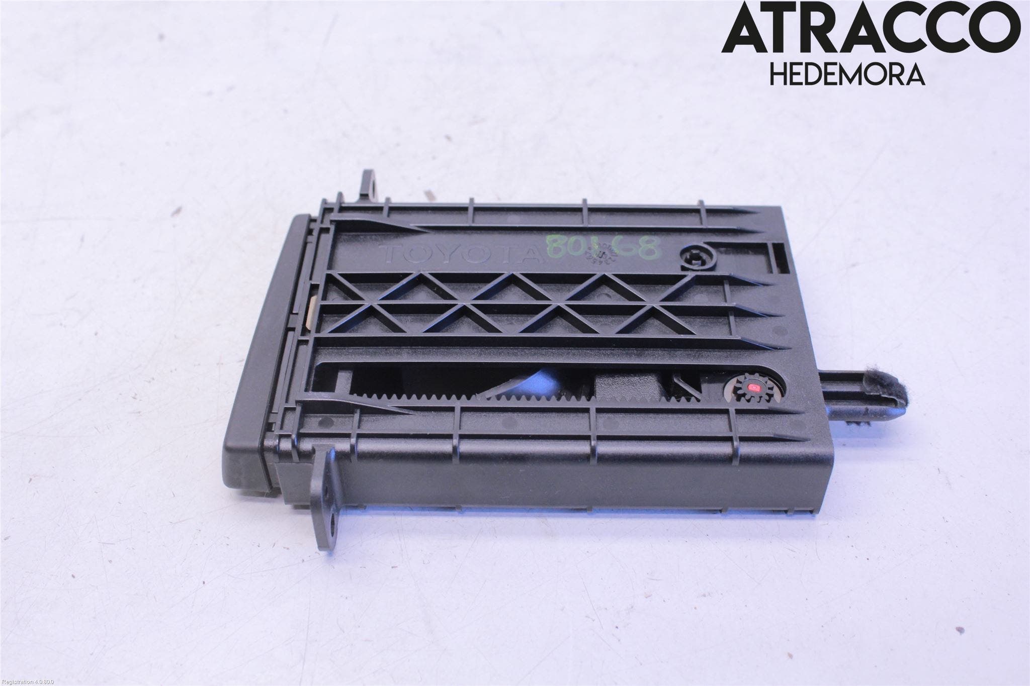 Toyota AVENSIS 03-06 Mugghållare