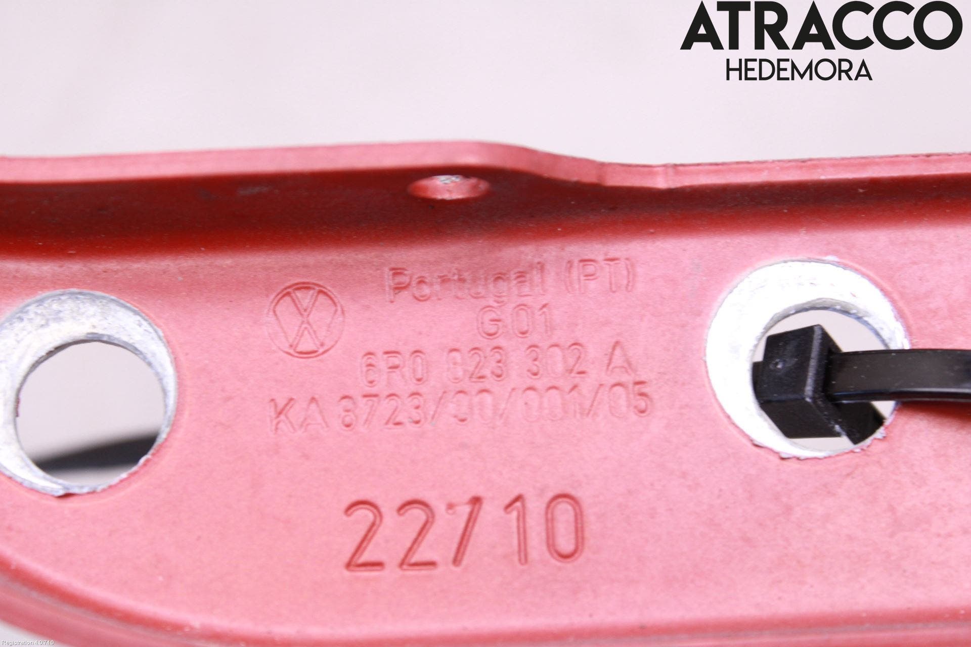 Volkswagen VW POLO 10-17 Huvgångjärn