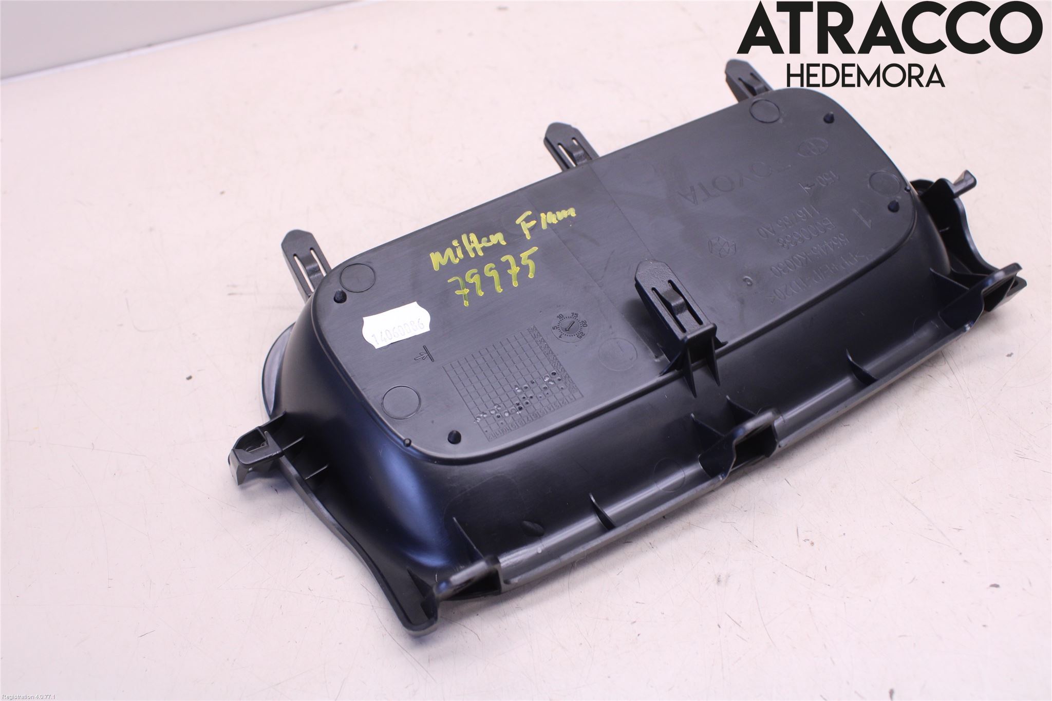 Toyota YARIS XP21 20- Instrumentkonsoll Mitt