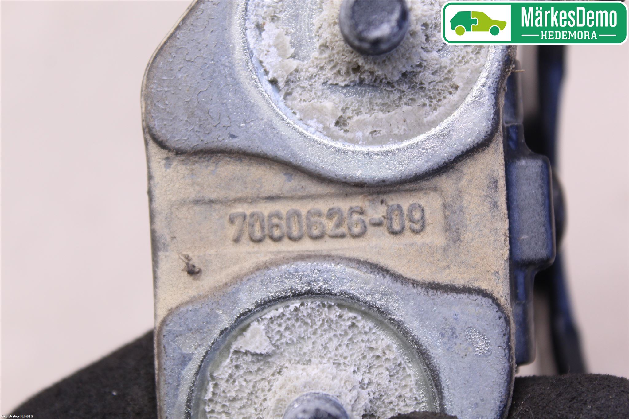 BMW X1 E84 10-15 Bakluckegångjärn Hö