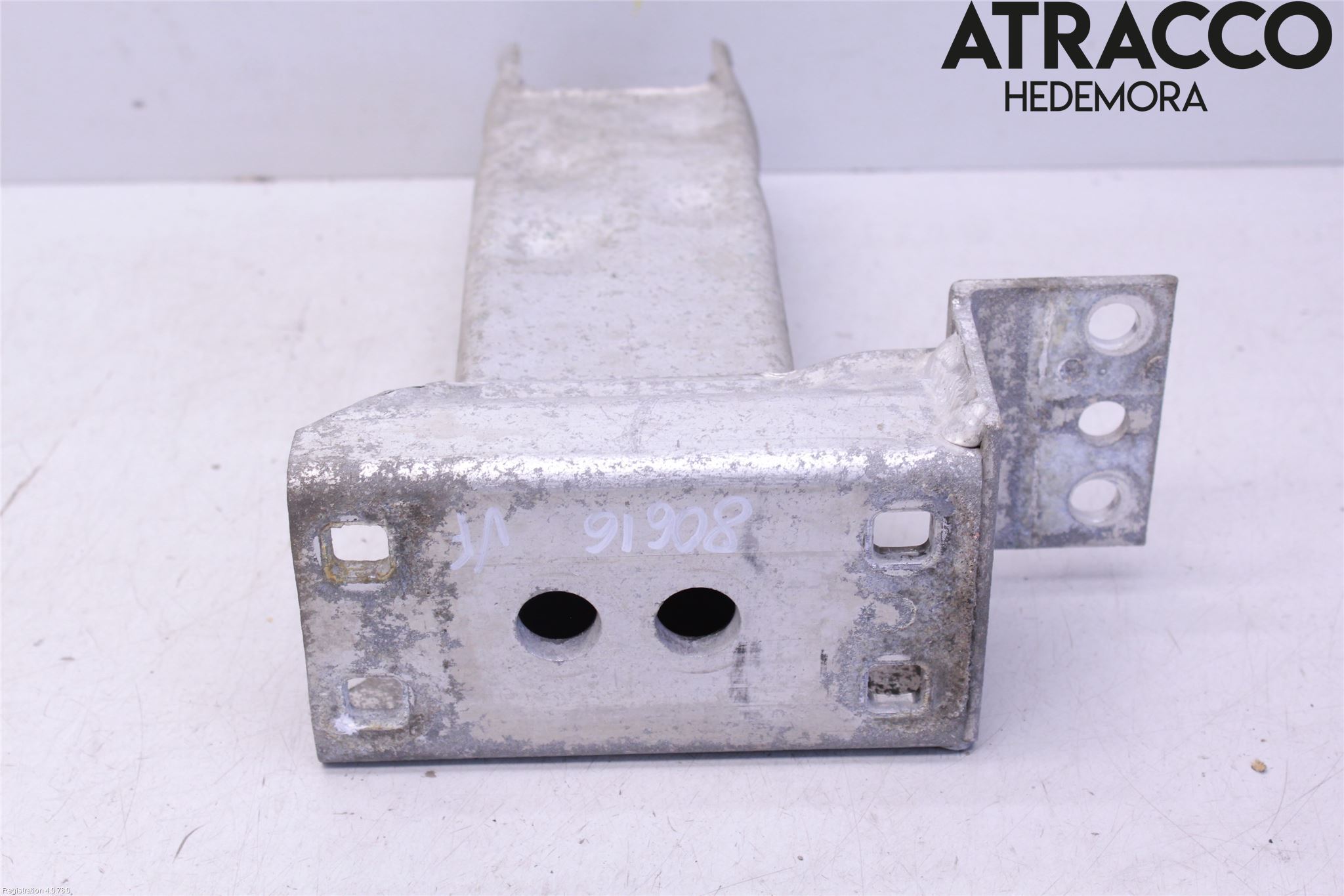 BMW X3 E83     03-10 Stötfångarbärjärn Fram