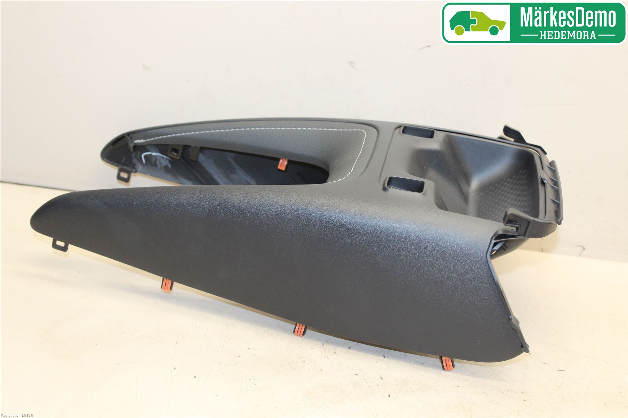 Toyota COROLLA 19- Instrumentkonsoll Mitt