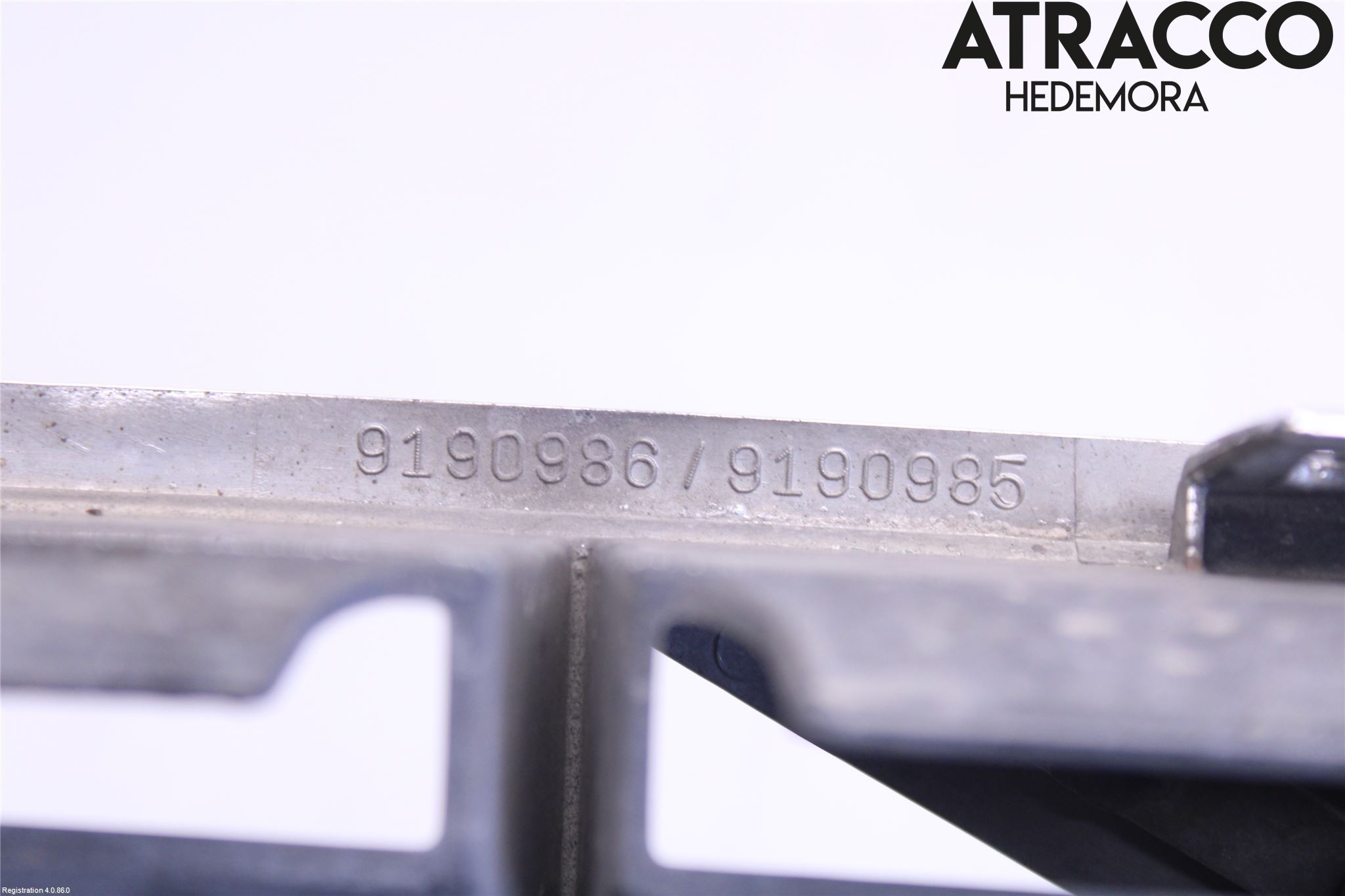 Volvo XC70 01-04 Grill Komp