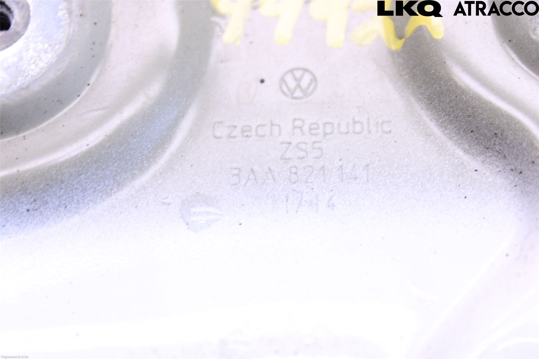 Volkswagen VW PASSAT 11-14 Skärmfäste Fram Vä