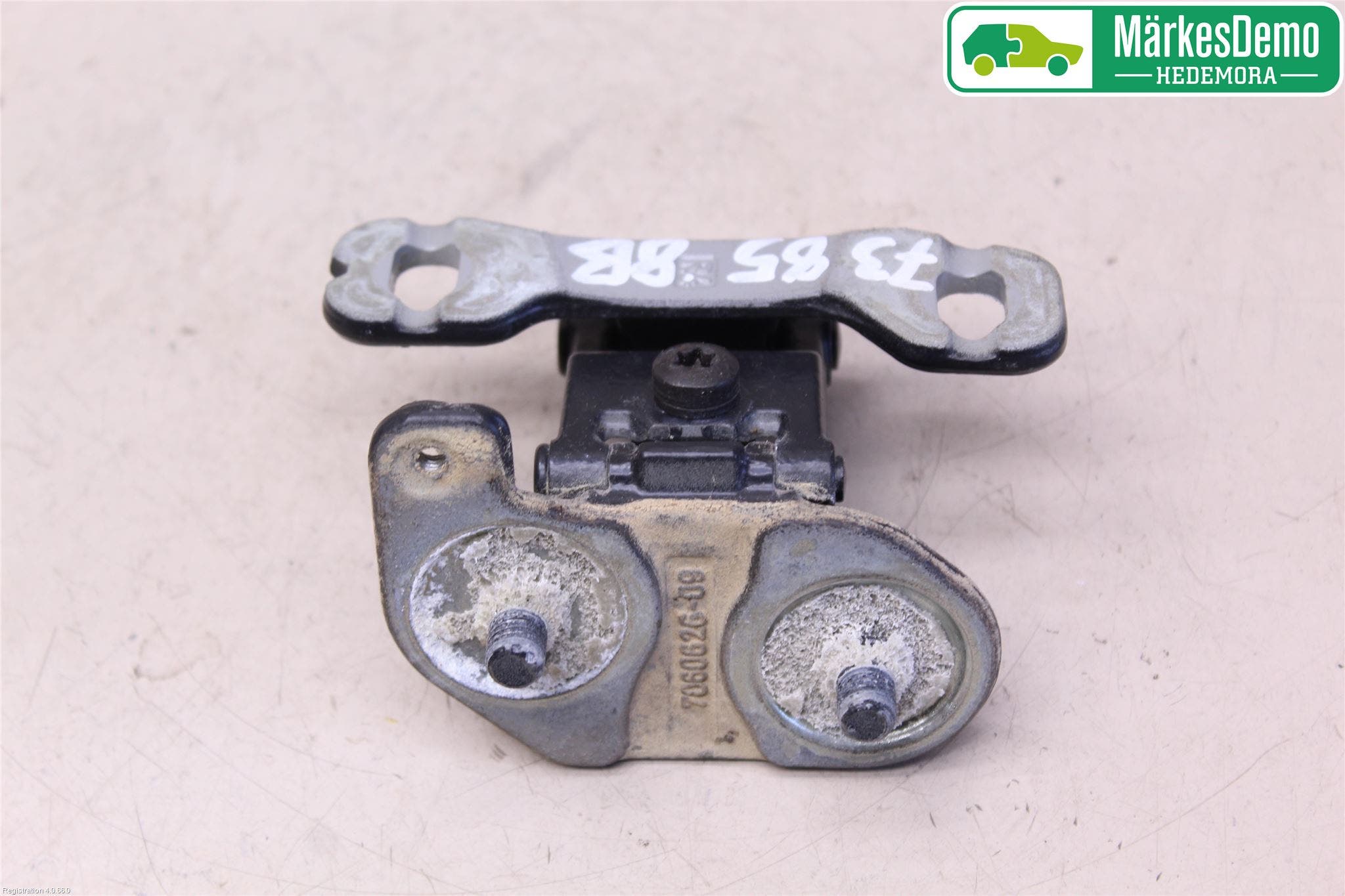 BMW X1 E84 10-15 Bakluckegångjärn Hö