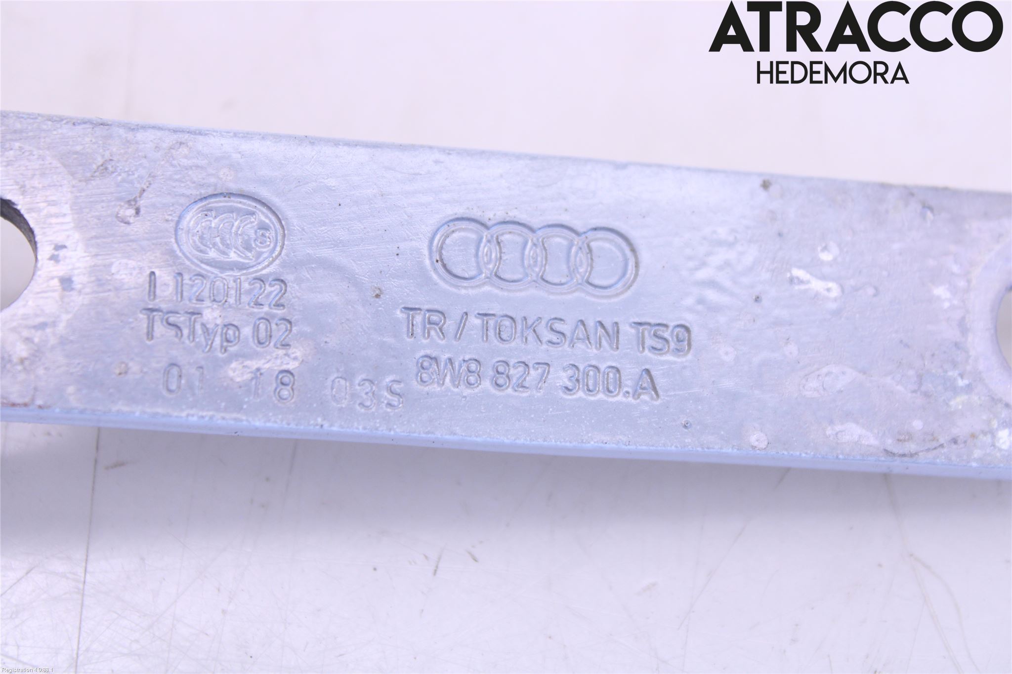 Audi A5 17- Bakluckegångjärn Hö