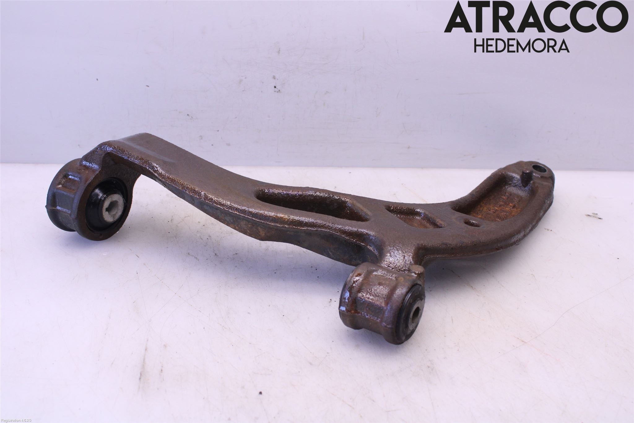Volkswagen VW TRANSP/CARAVELLE (T6) 16-22 Bärarm Fram Undre Hö