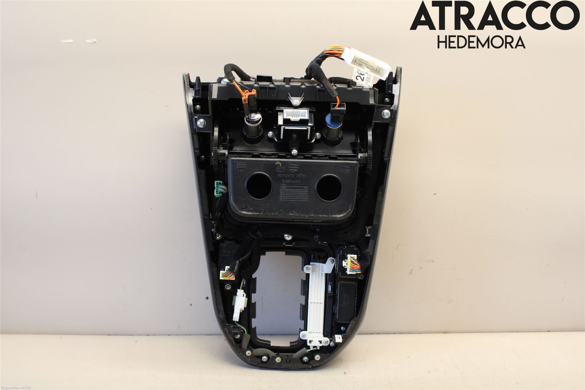 Kia CARENS III 13-19 Instrumentkonsoll Mitt