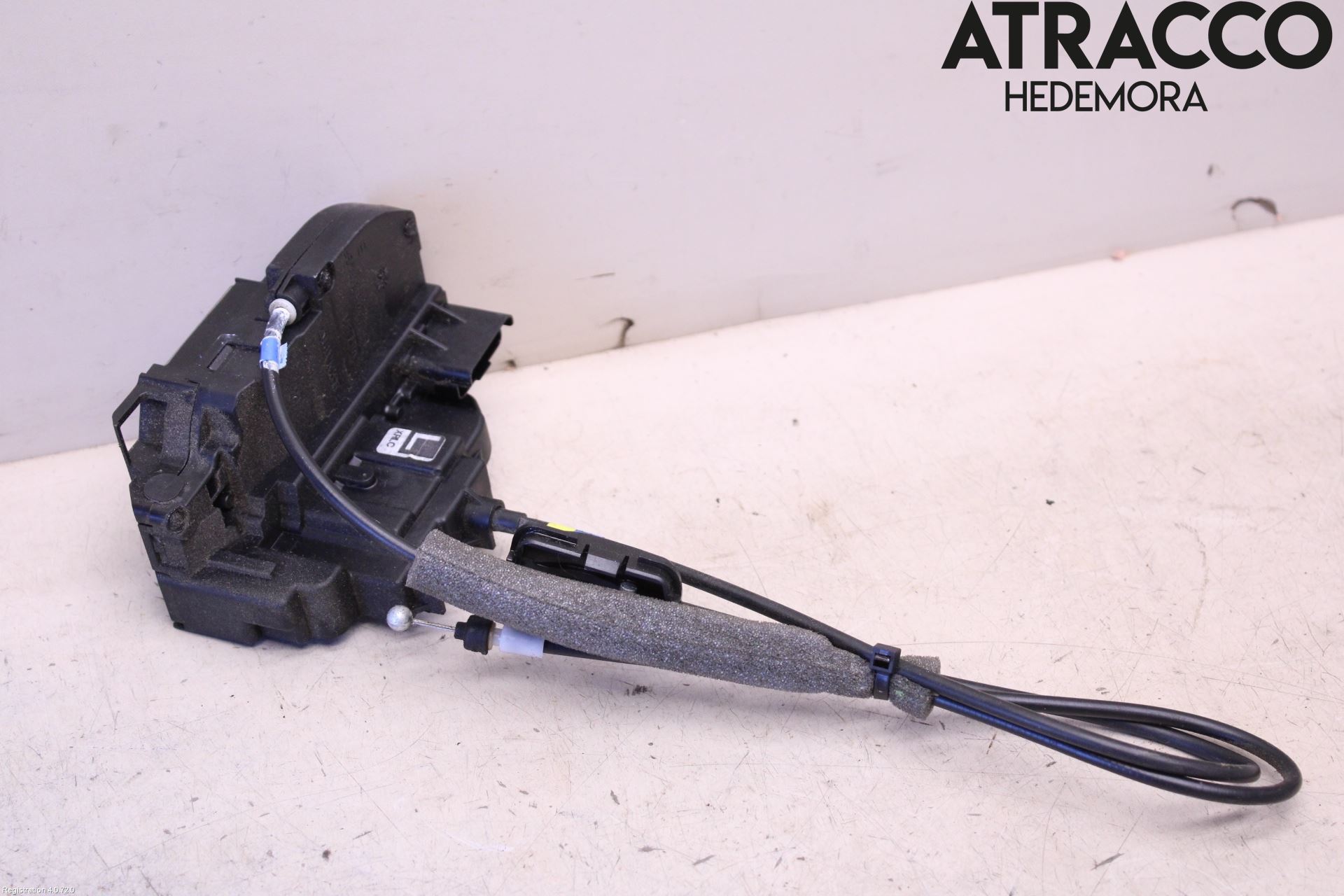 Nissan NOTE E11 06-14 Låskista-Dörrlås