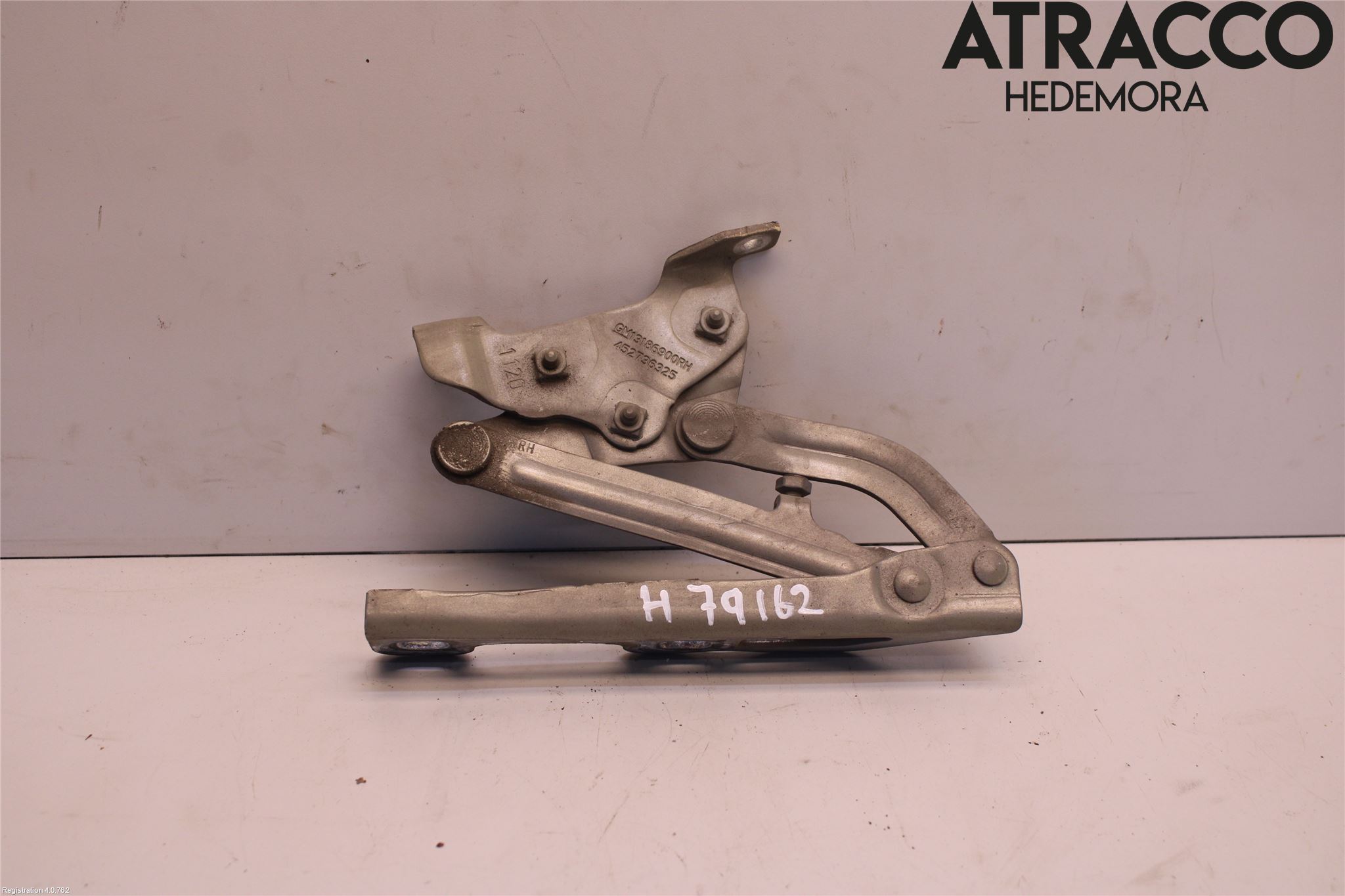 Opel CORSA D 07-14 Huvgångjärn