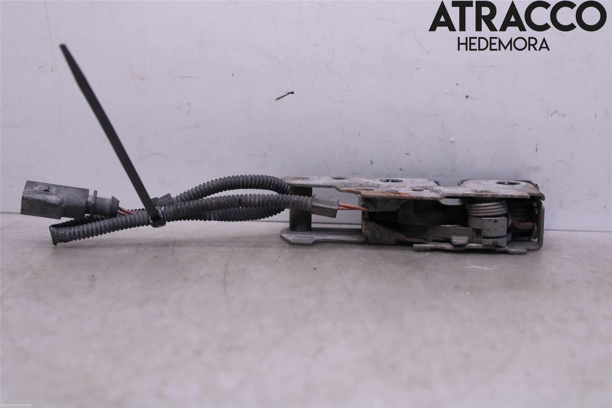 Volkswagen VW GOLF V 04-09 Huvlås