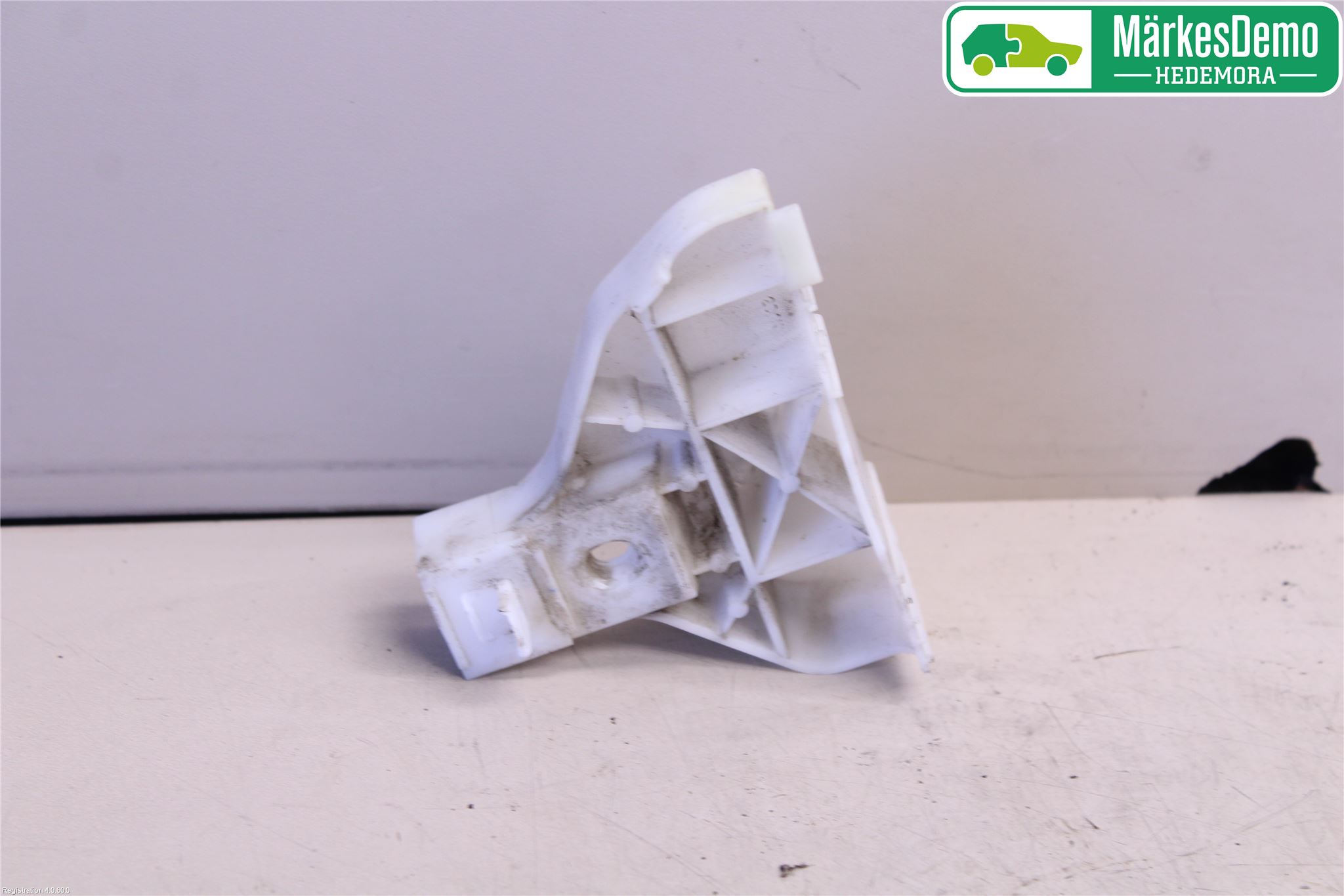 Mazda CX-7 Stötfångarfäste Bak Hö