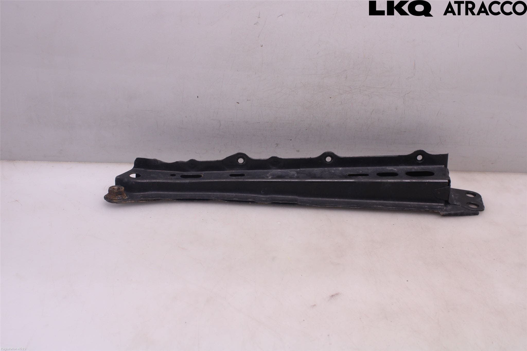 Toyota AURIS 13-19 Framvagnsbalk