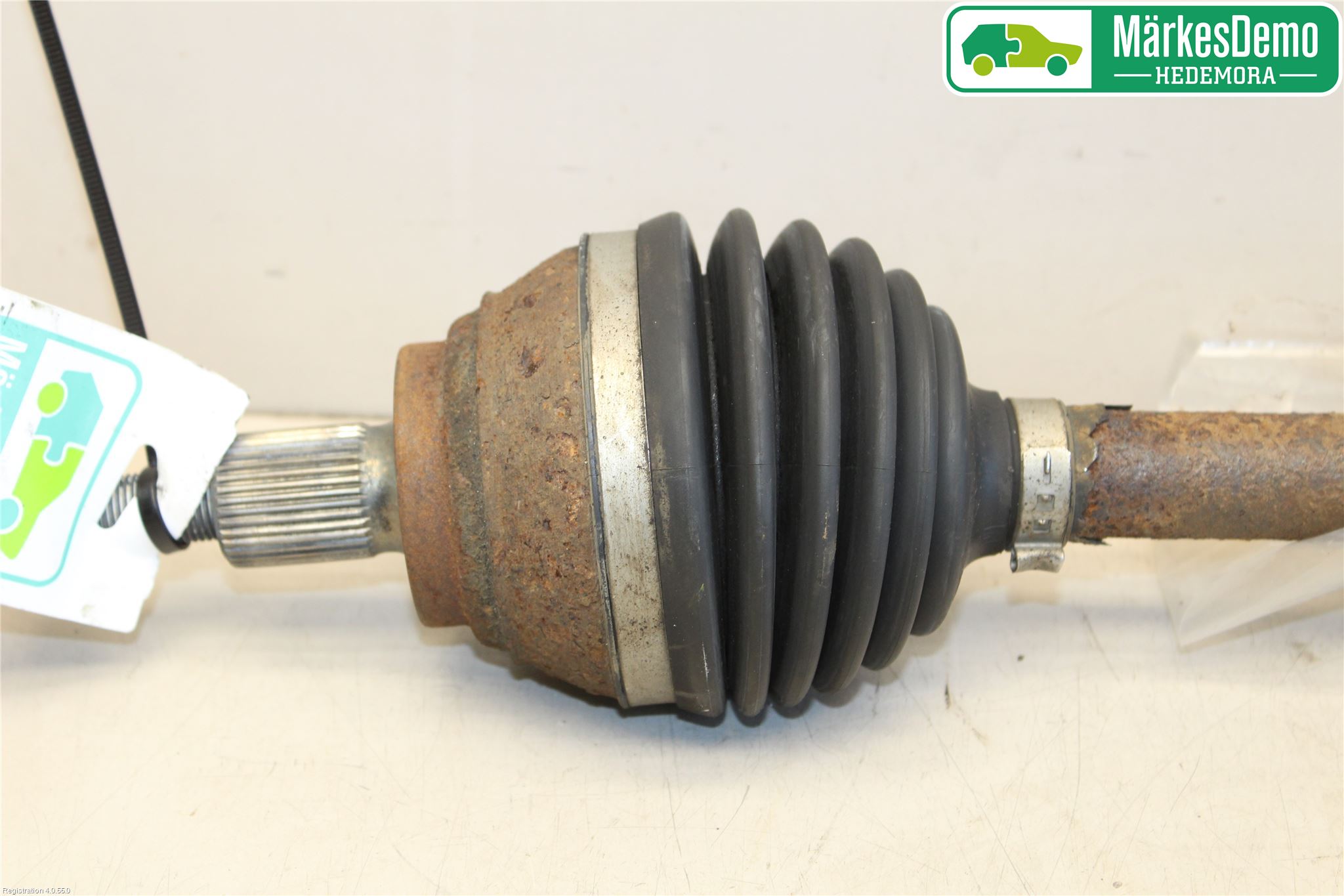 Volkswagen VW TOURAN 10-15 Drivaxel Fram Vänster