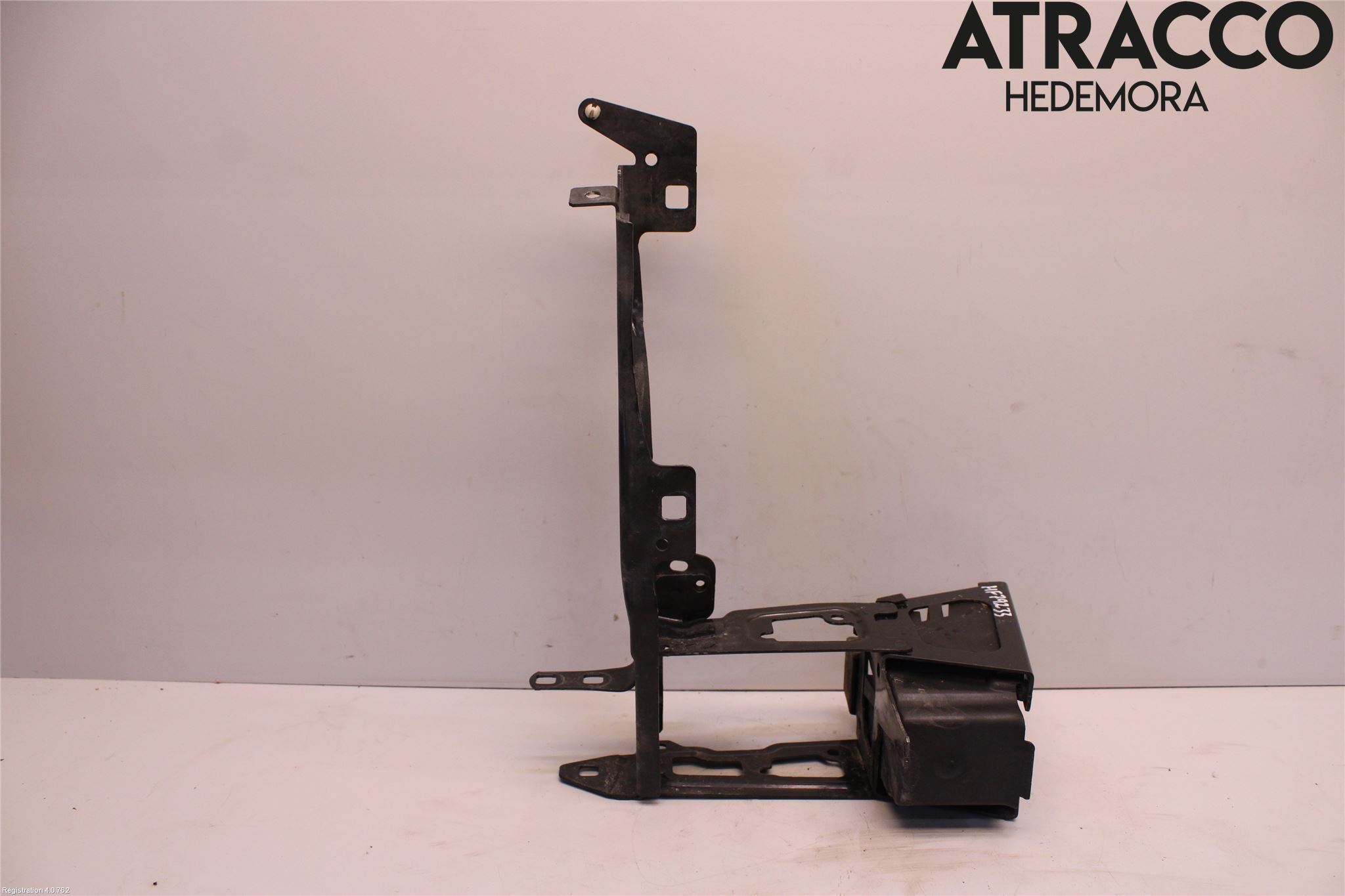 BMW 3 F30/F31/F80 12-19 Kylarfäste-Ram-Balk