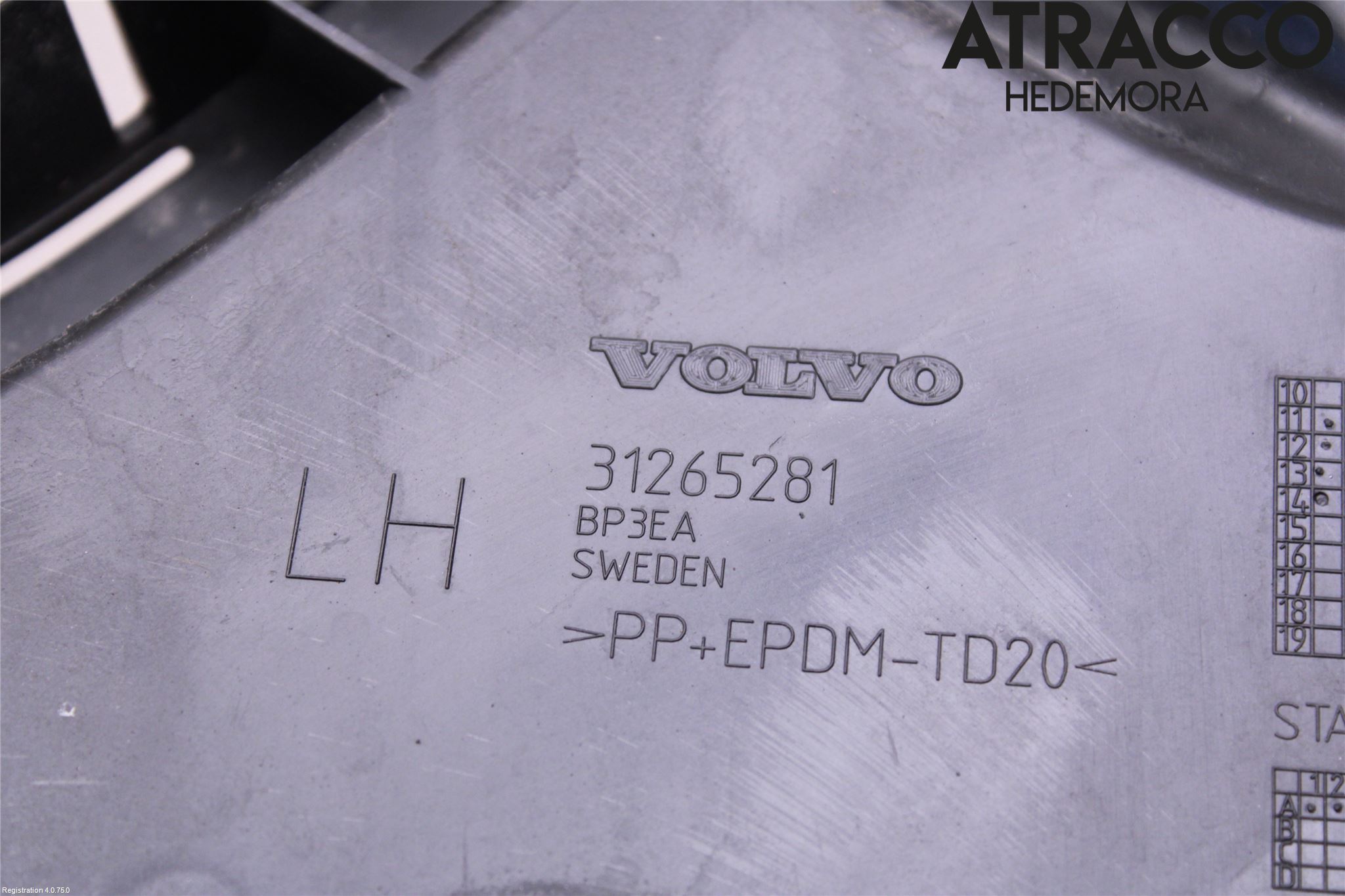 Volvo V60 14-18 Stötfångarfäste Bak Vä