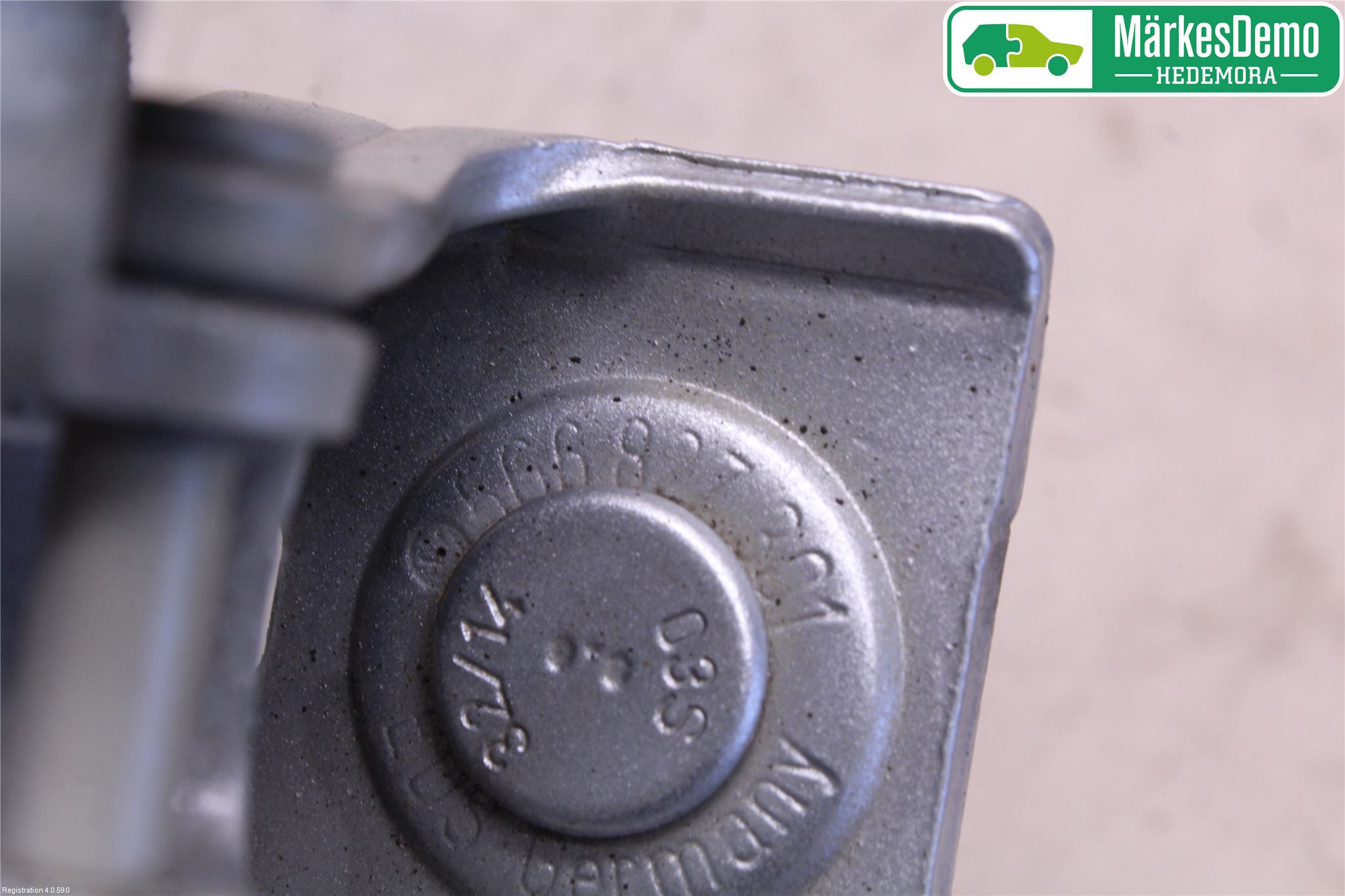 Skoda RAPID Bakluckegångjärn Hö