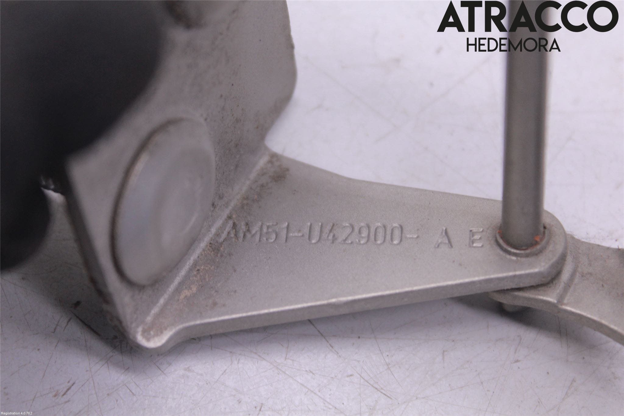 Ford FOCUS 15-18 Bakluckegångjärn Hö