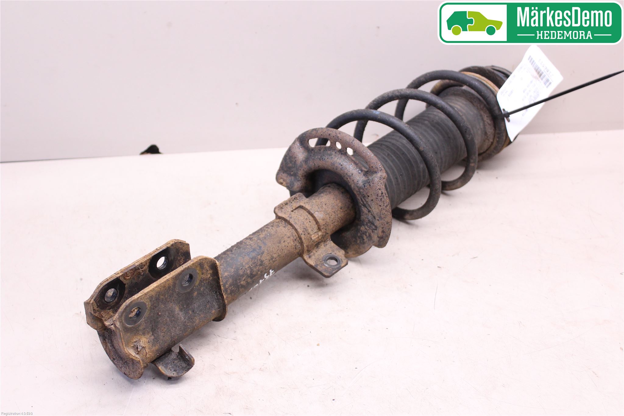 Suzuki SWIFT 11-16 Fjäderben Fram Vänster