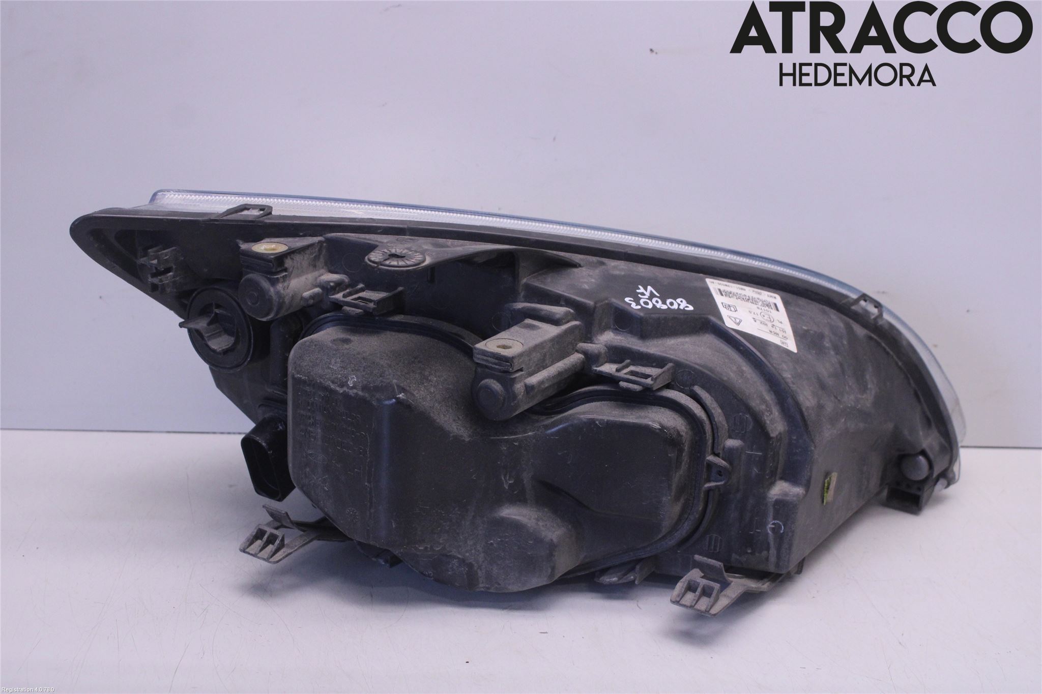 Ford FOCUS     04-07 Strålkastare Vänster