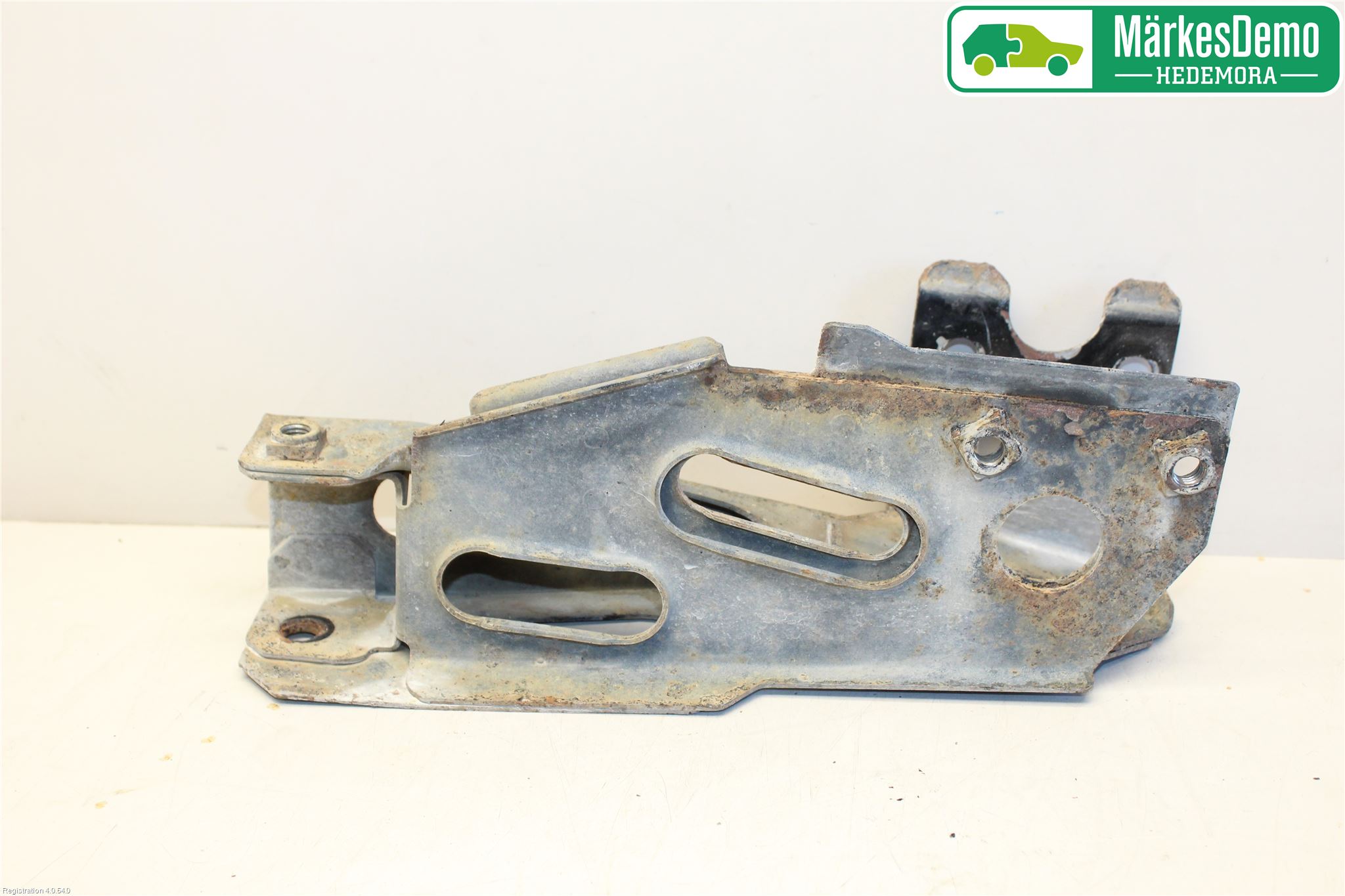 Renault MASTER III  04-10 Stötfångarbärjärn Fram