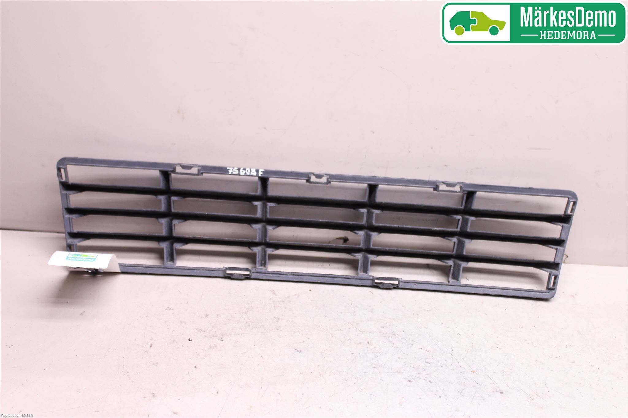 Volvo V50 04-07 Grilldel Mitt