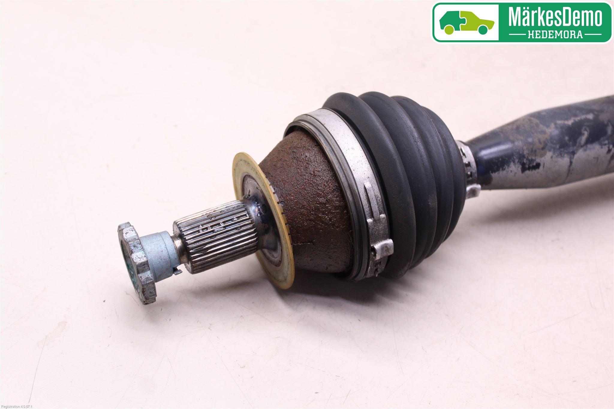 Volkswagen VW POLO 10-17 Drivaxel Fram Höger