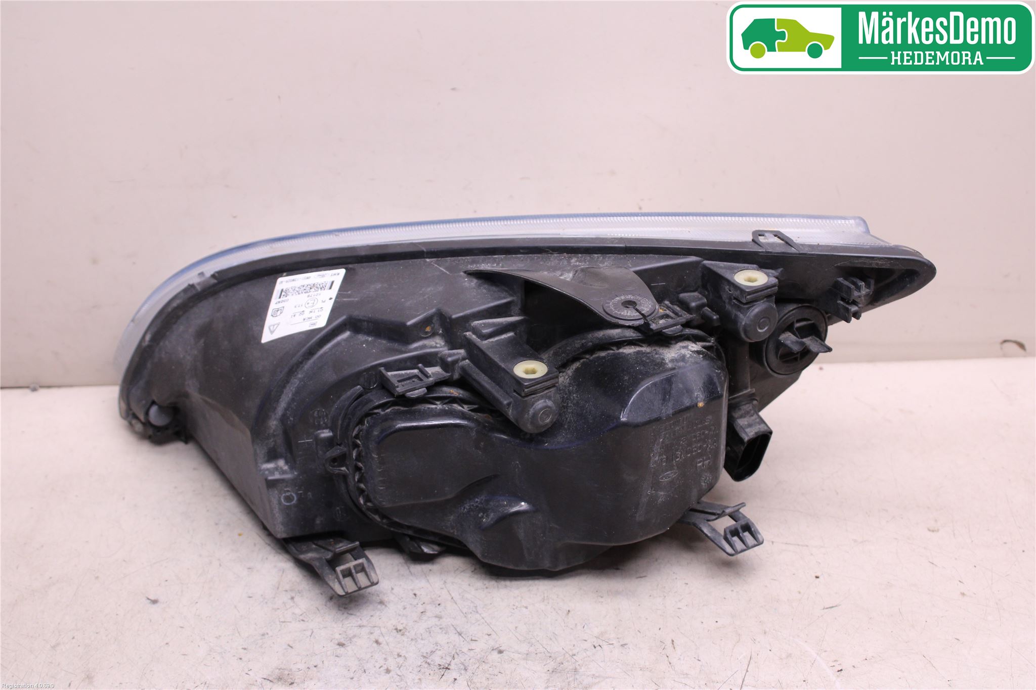 Ford FOCUS     04-07 Strålkastare Höger