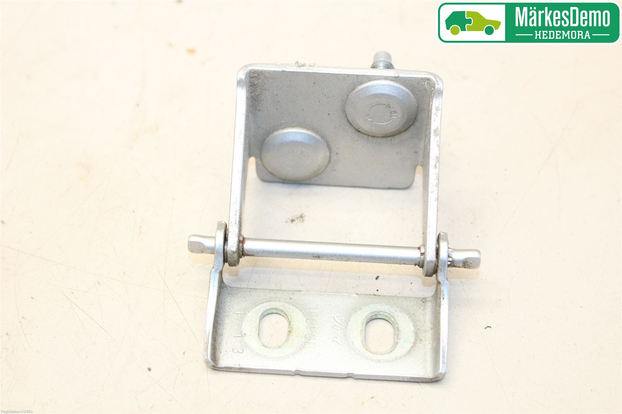 Ford FOCUS 11-14 Bakluckegångjärn Vä