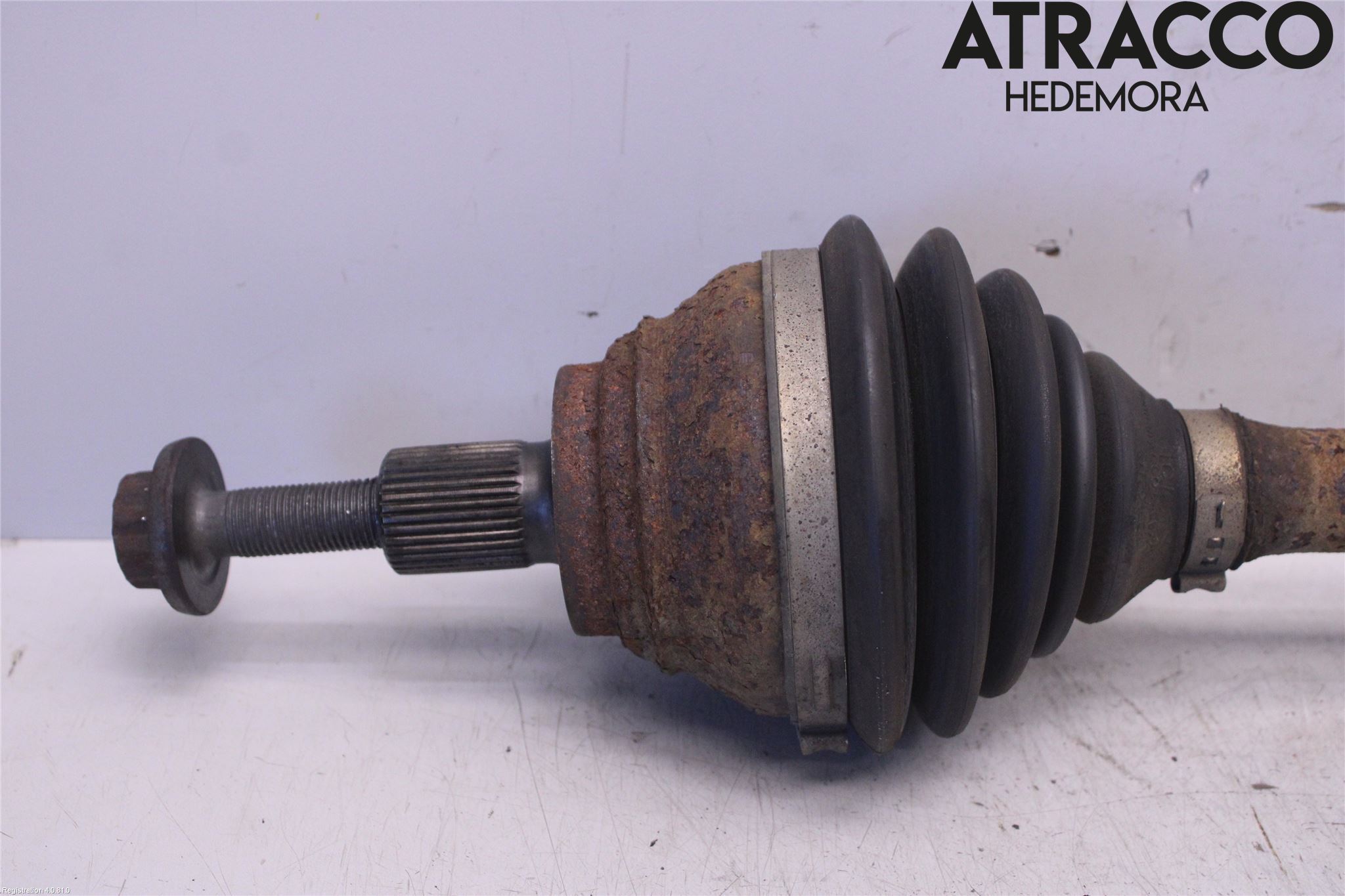 Volkswagen VW PASSAT 11-14 Drivaxel Fram Vänster