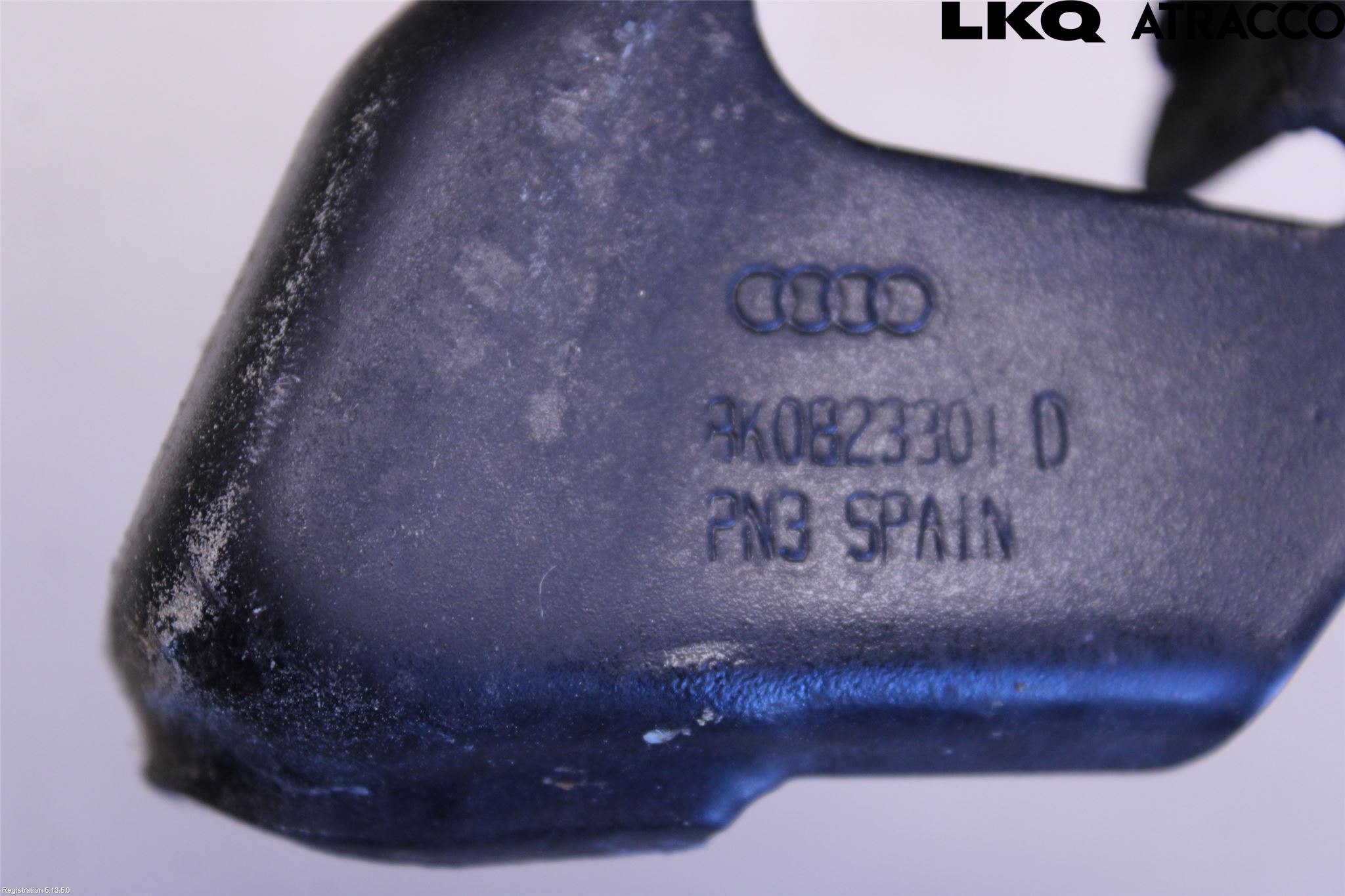 Audi A4/S4 08-11 Huvgångjärn