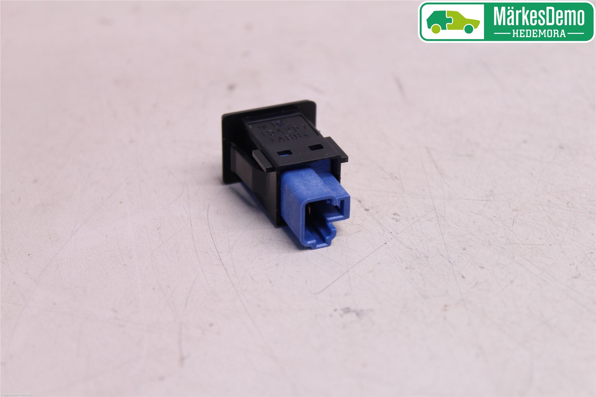 Mitsubishi OUTLANDER 13-21 Strömställare Baklucka