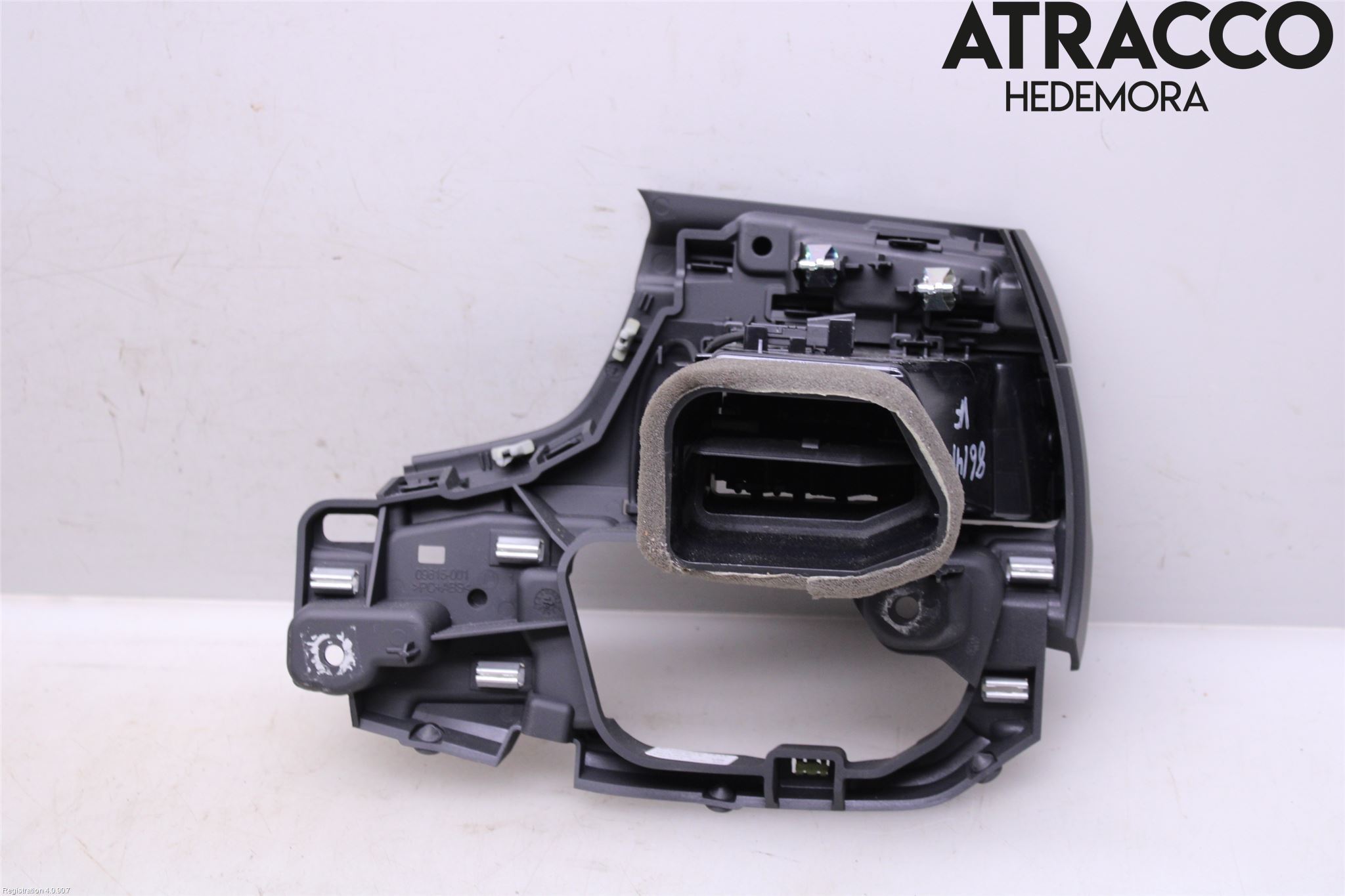 Audi A4/S4 B9 20- Defrosterkanal-Munstycke