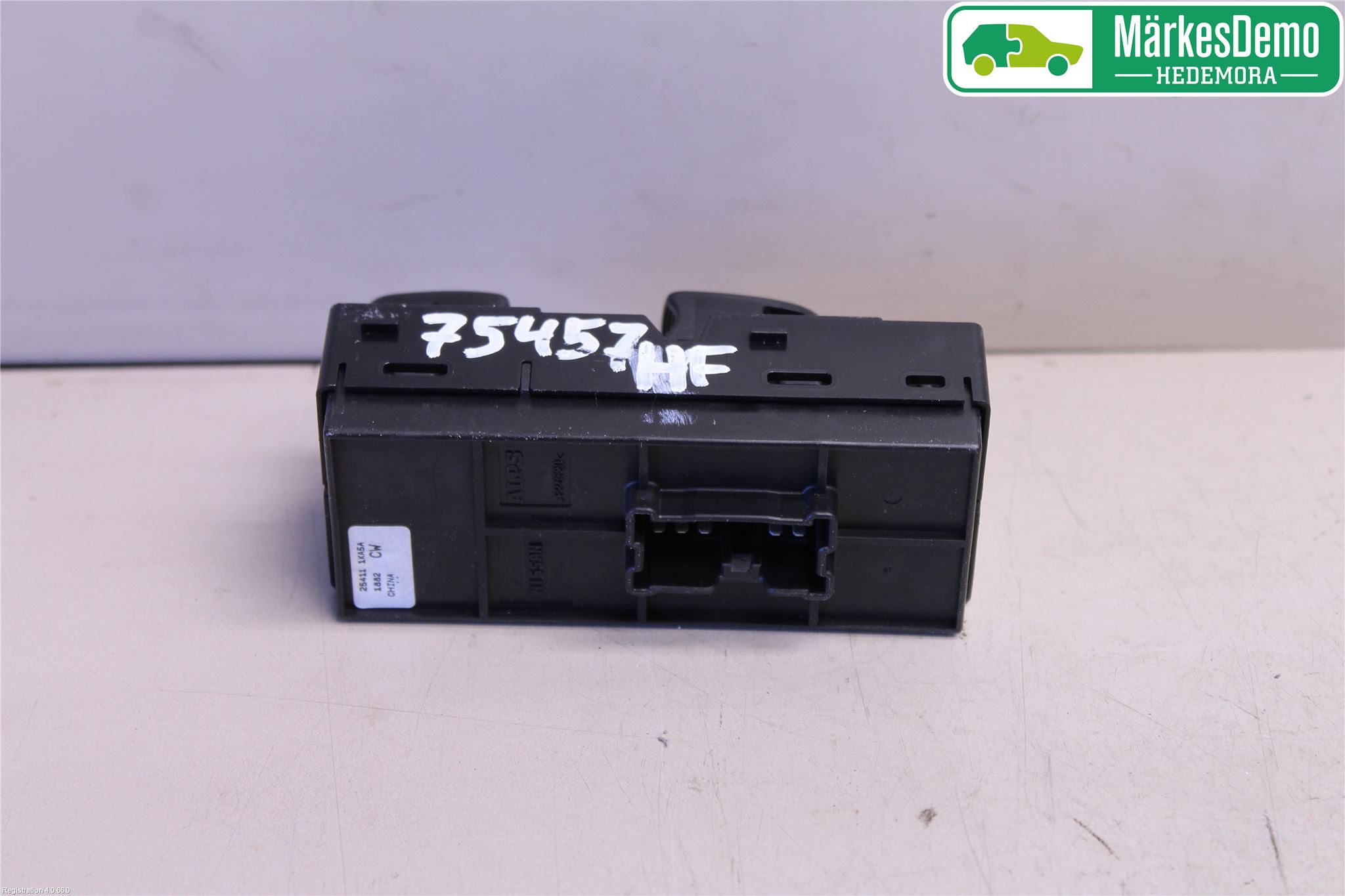 Nissan JUKE 10-14 Strömställare Elhiss