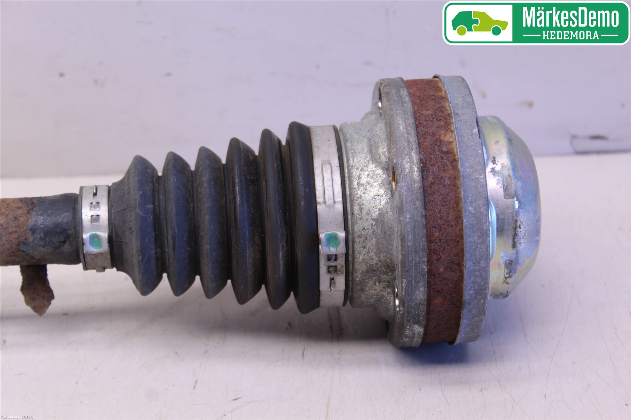 Volkswagen VW PASSAT 11-14 Drivaxel Fram Vänster