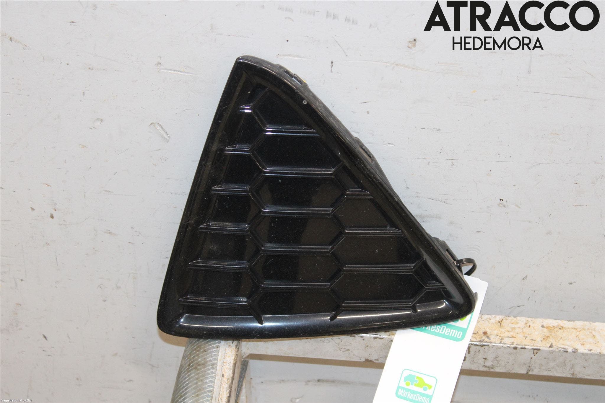 Ford FOCUS 11-14 Grilldel Vänster