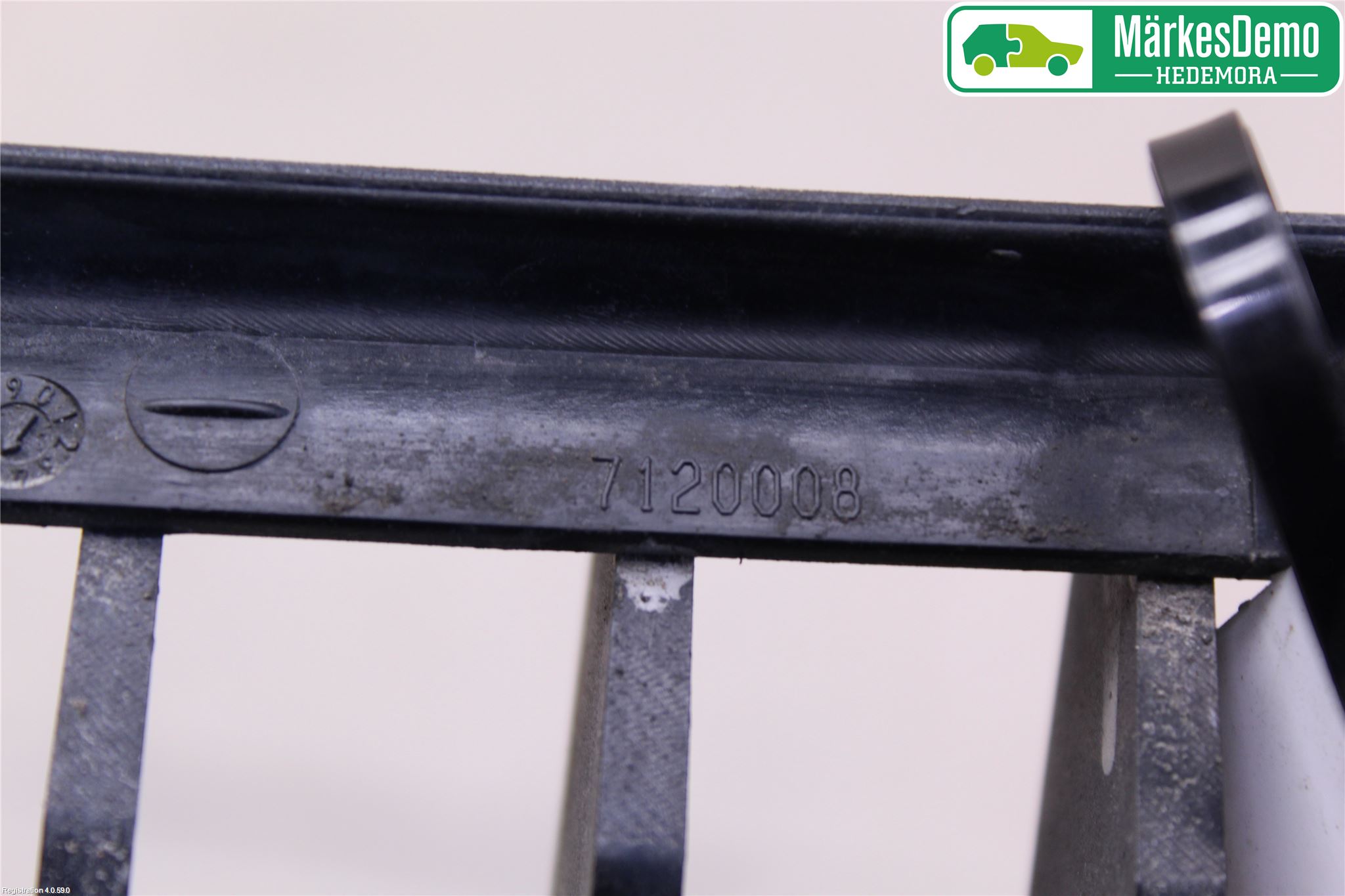 BMW 3 E90/91 SED/TOU 05-12 Grilldel Höger