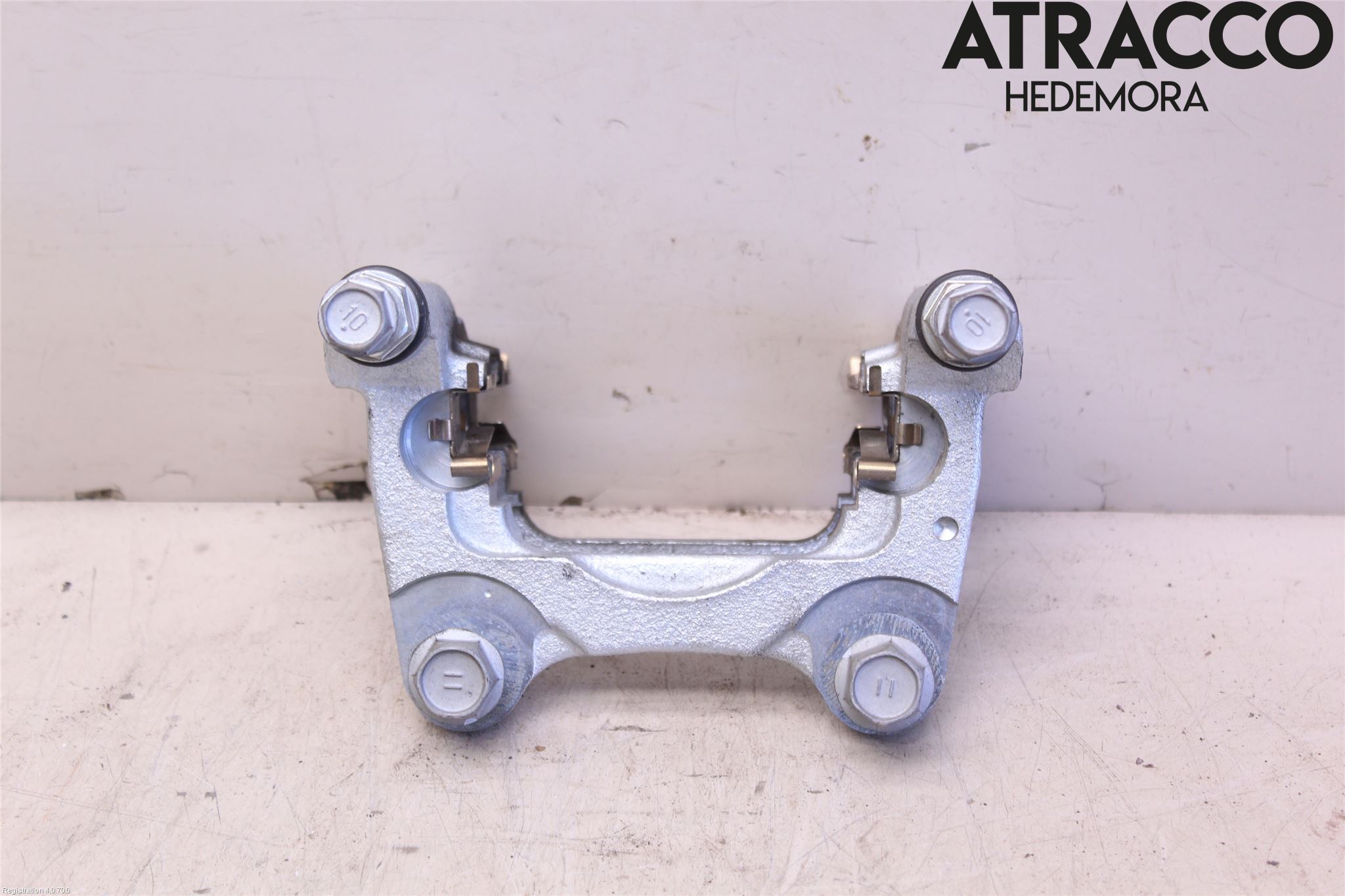 Toyota RAV4 19- Bromsokshållare