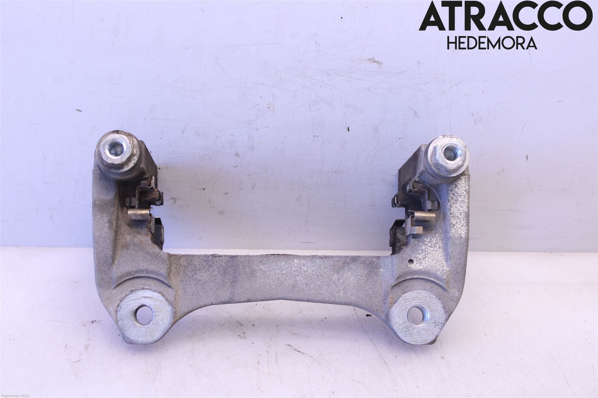 Toyota RAV4 19- Bromsokshållare