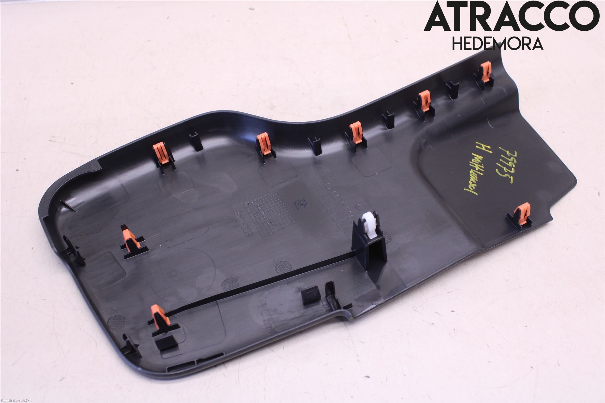 Toyota YARIS XP21 20- Instrumentkonsoll Mitt