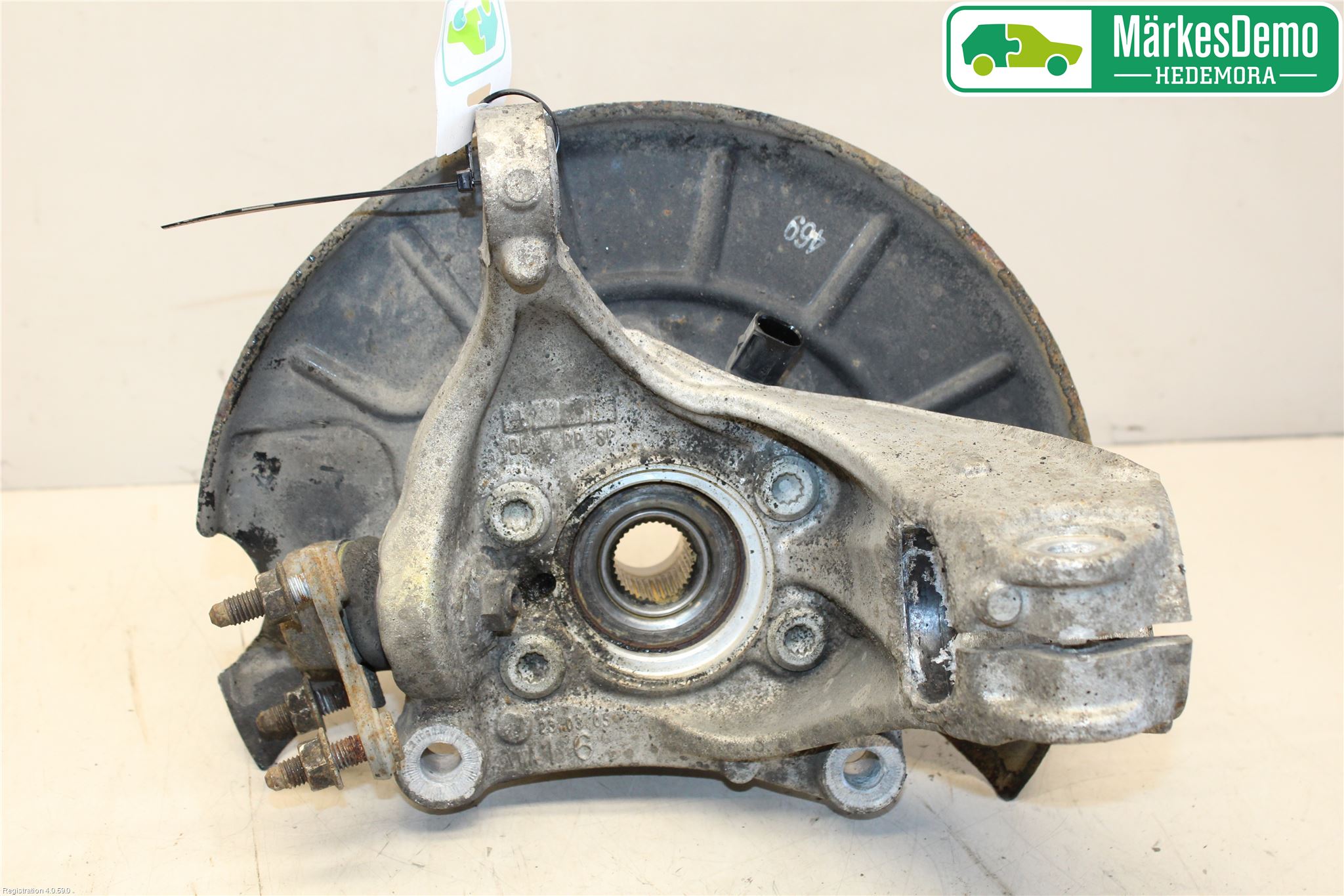 Volkswagen VW PASSAT 11-14 Styrspindel Lagerhus Vä