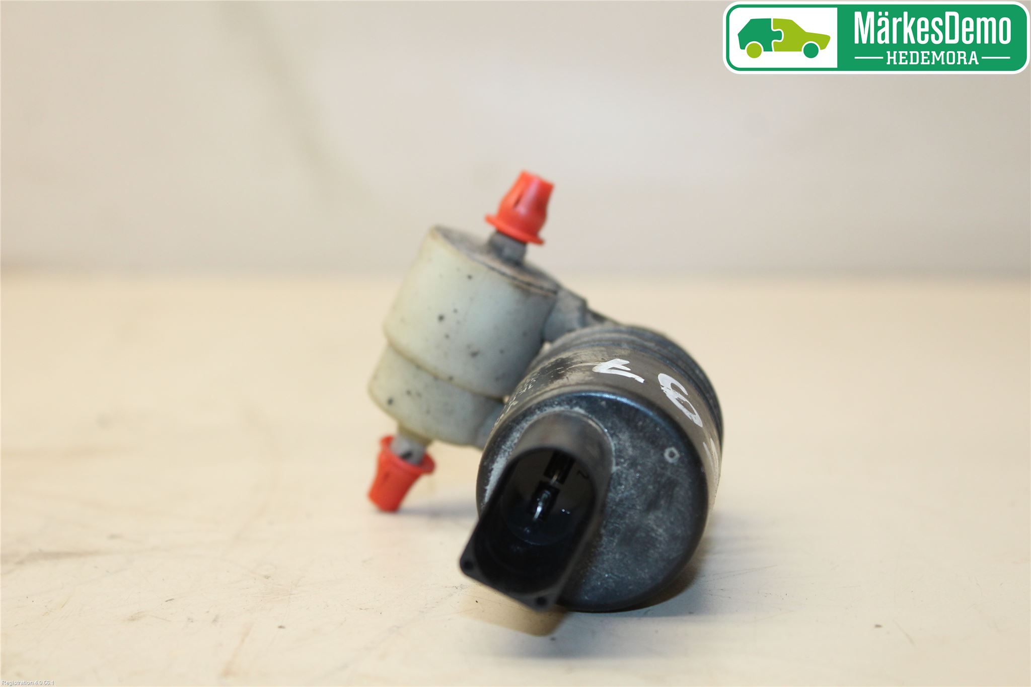 Volkswagen VW TOURAN 10-15 Spolarpump Vindruta