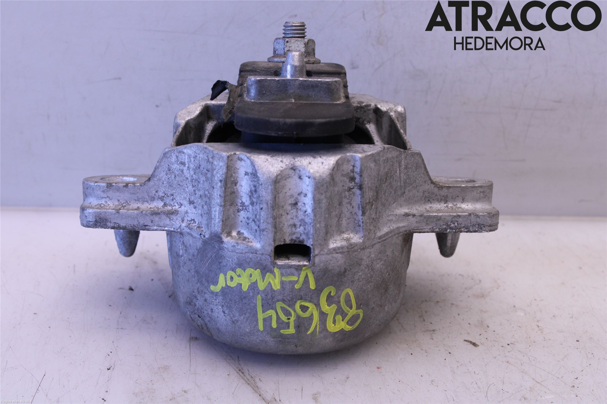 Jaguar F-PACE Motorfäste